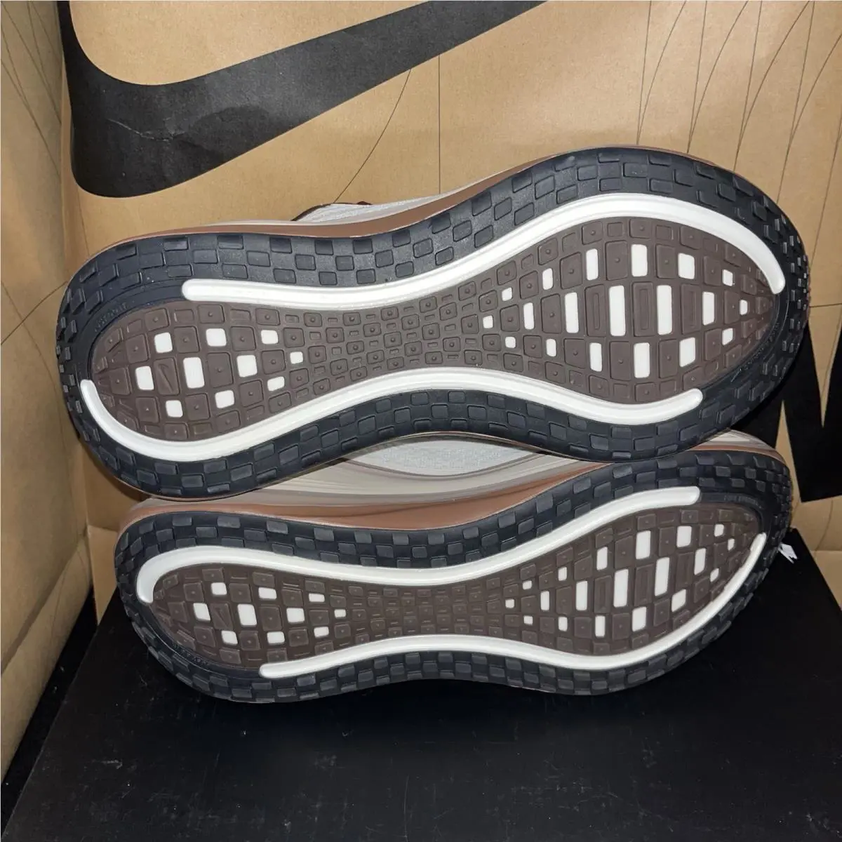 Nike shoes - Nike Vomero Plus - Vomero Plus - I04482-100 - Sail/Caldera Brown/Black-Pecan 4