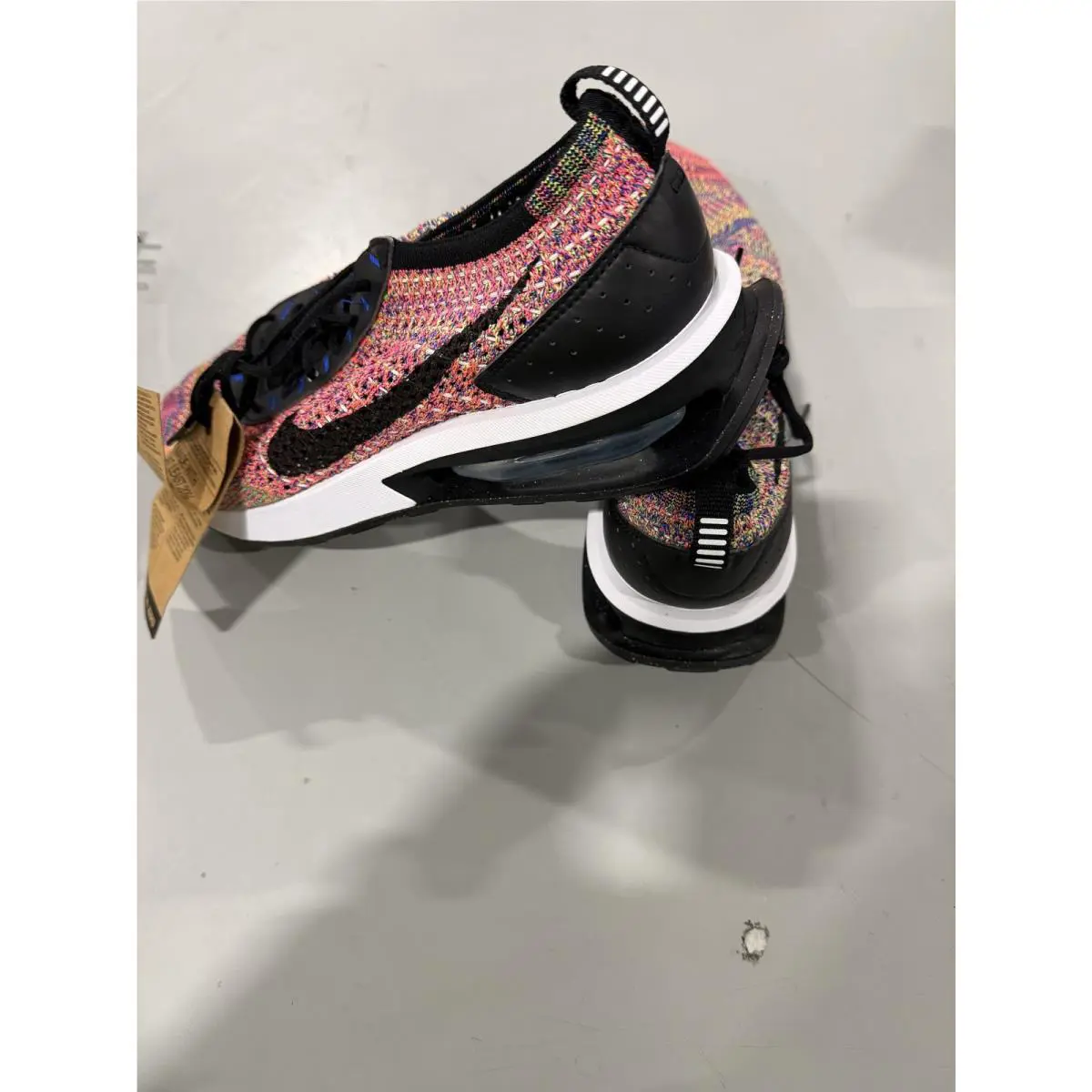 Nike shoes (UPC: 008678906440) 2