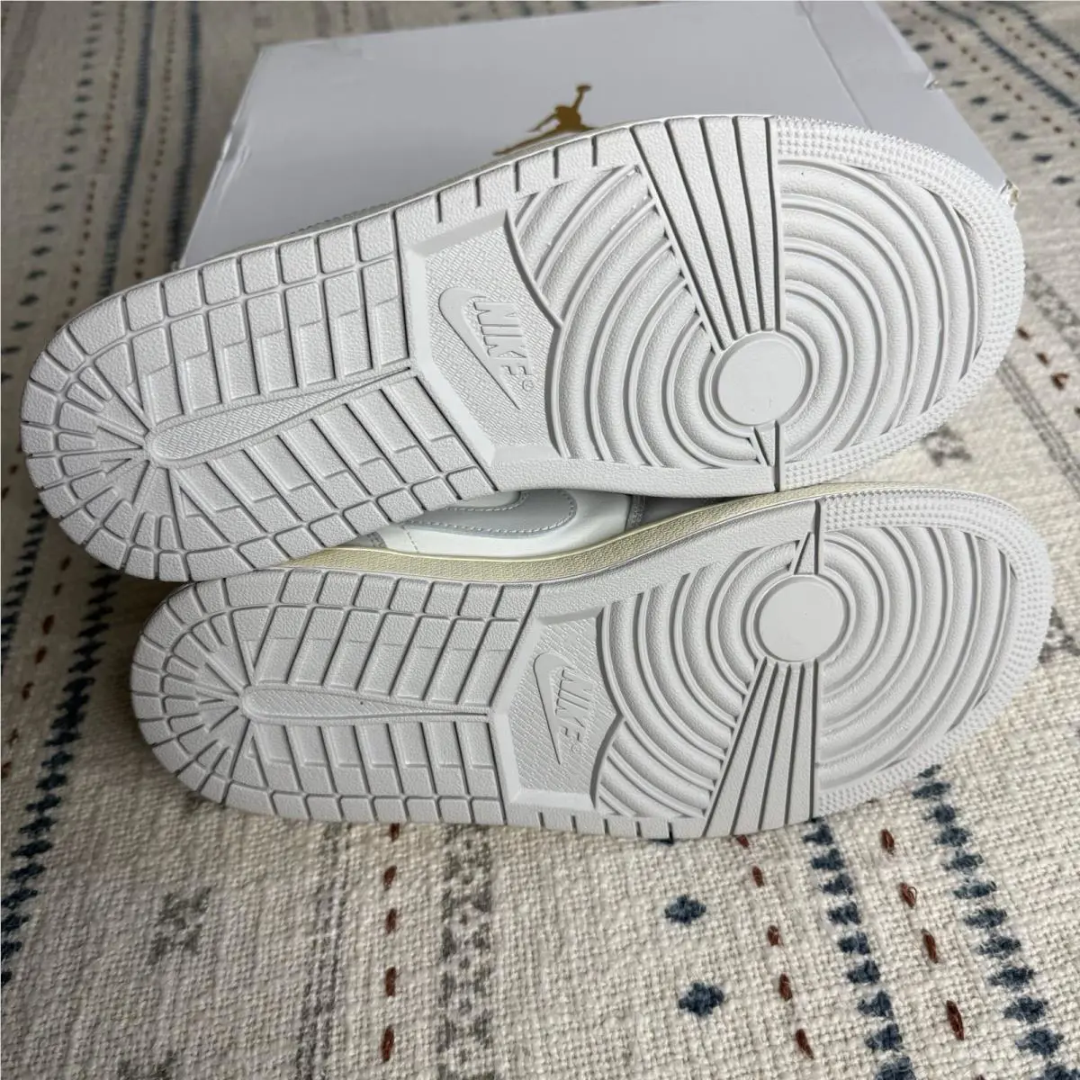 Nike shoes - Air Jordan 1 Low - Air Low - White 4