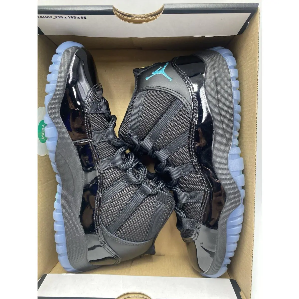 Nike shoes - Air Jordan 11 - Air - Black 7