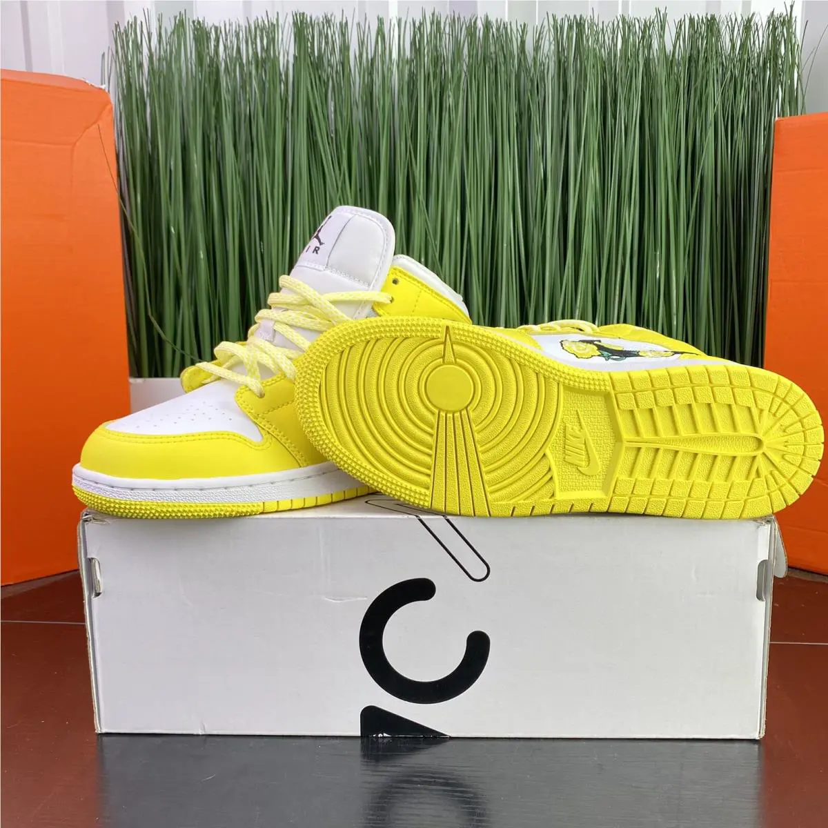 Nike shoes - Air Jordan 1 Mid - Air Mid - Yellow (UPC: 193154386967) 6