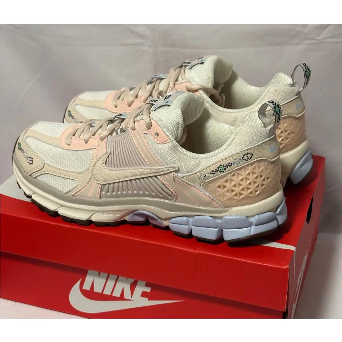 Nike shoes - Vomero 5 - Vomero - Beige 3