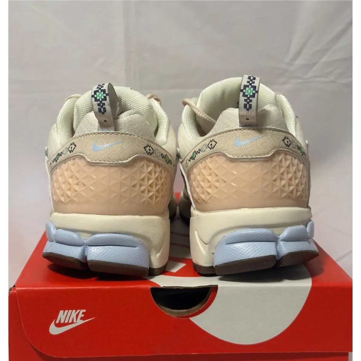 Nike shoes - Vomero 5 - Vomero - Beige 2