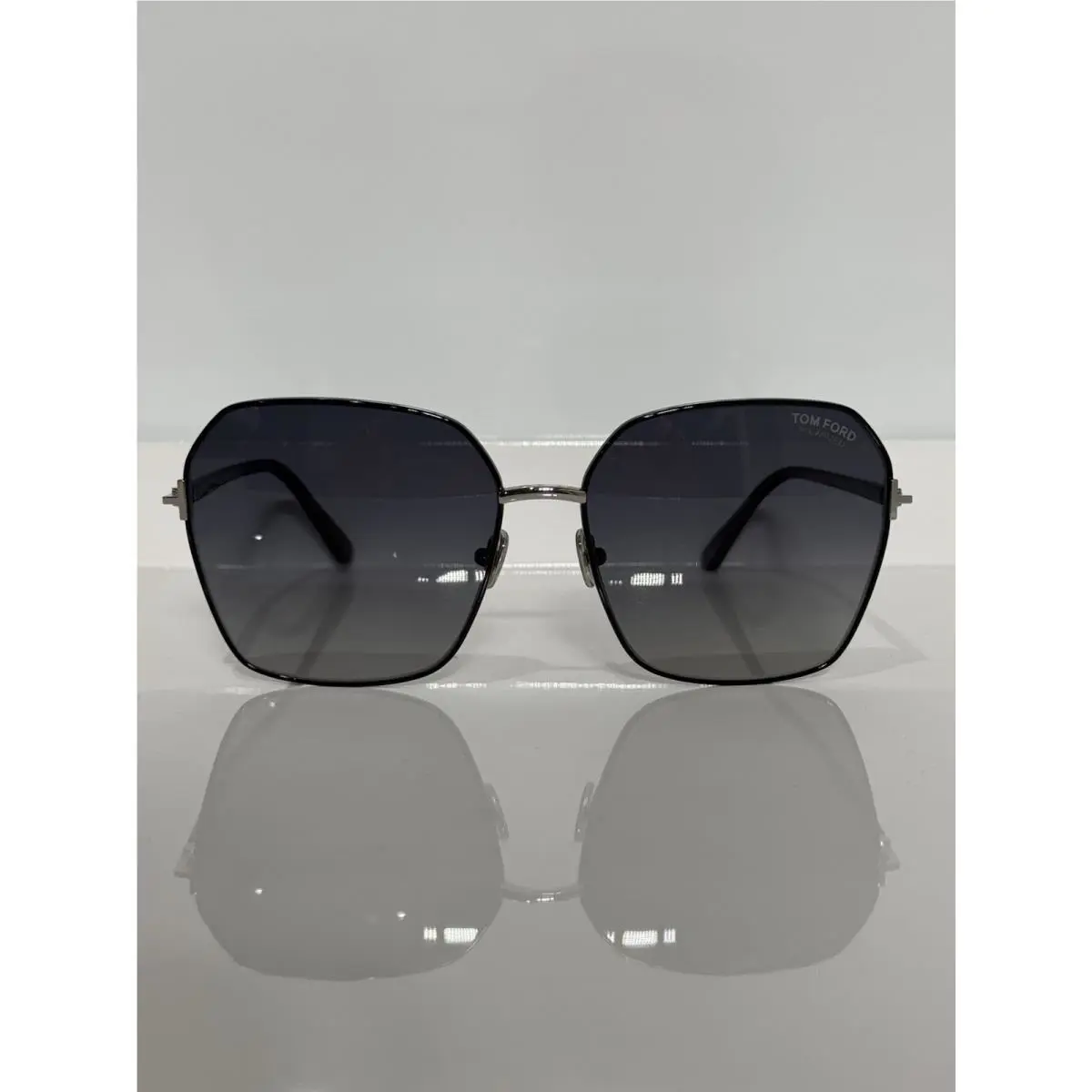 Tom Ford Claudia02 TF839 01D Black Oversized Metal Polarized Gradient Sunglasses