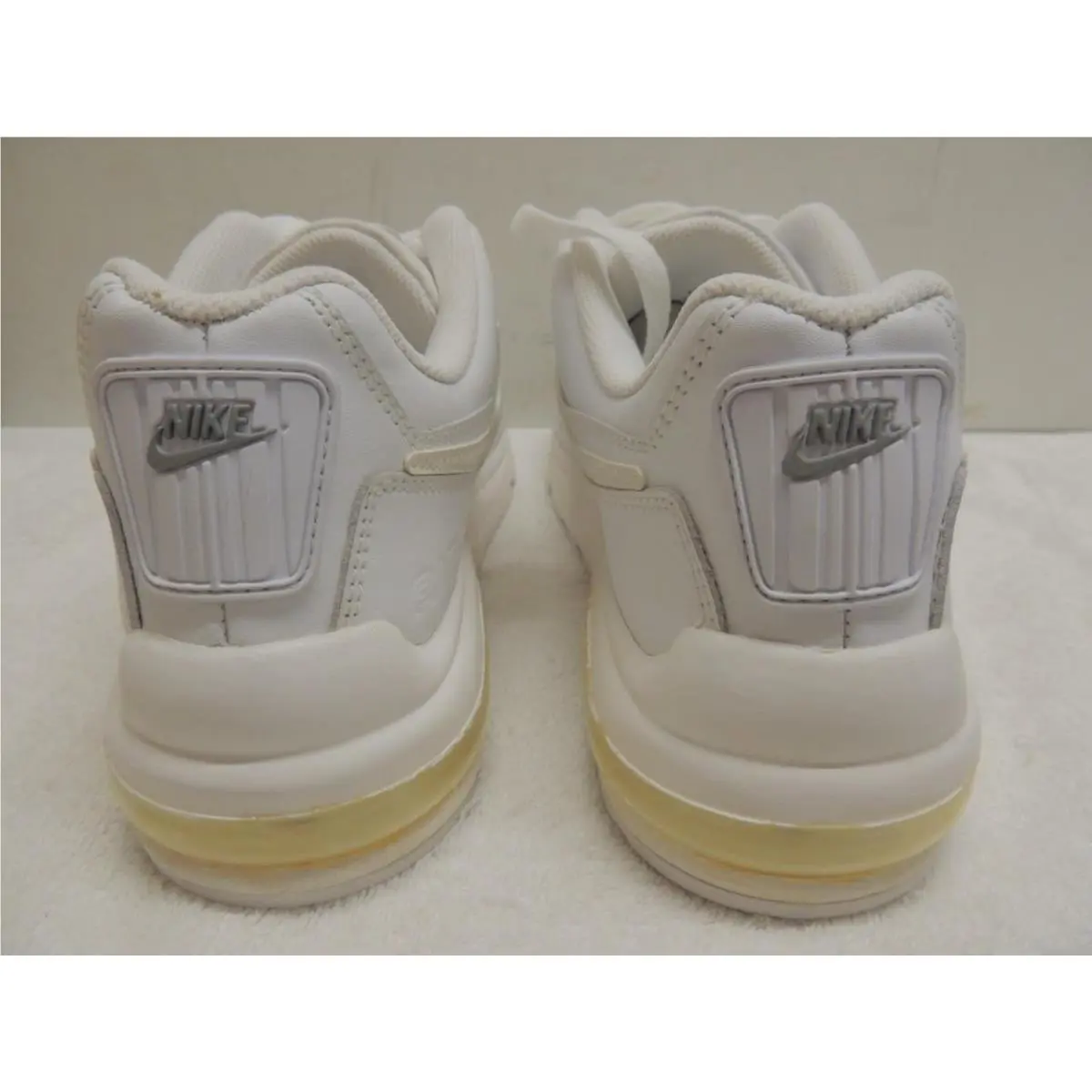Nike shoes - White 3