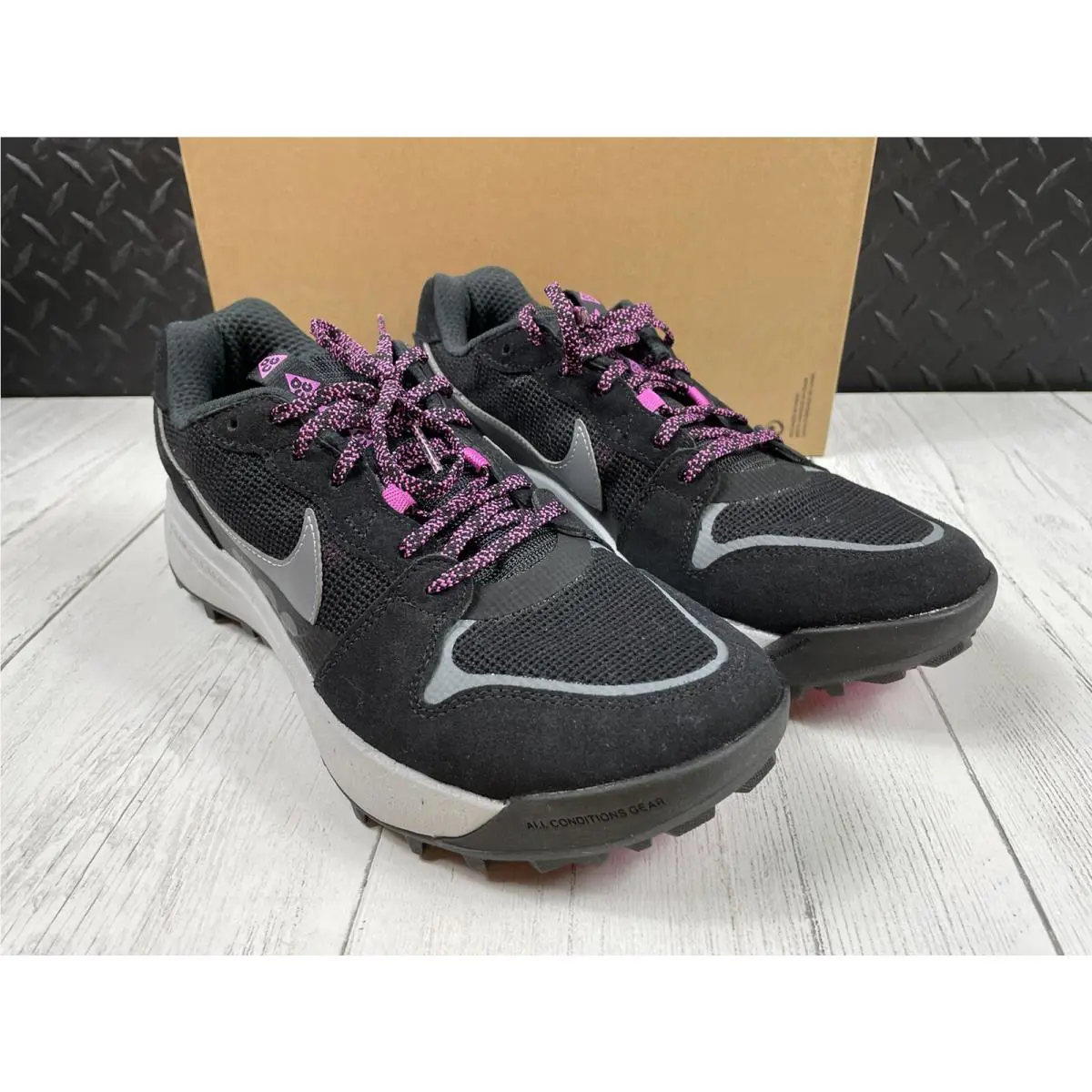 Nike shoes - Nike ACG Lowcate - ACG Lowcate - DM8019-002 - Black 1