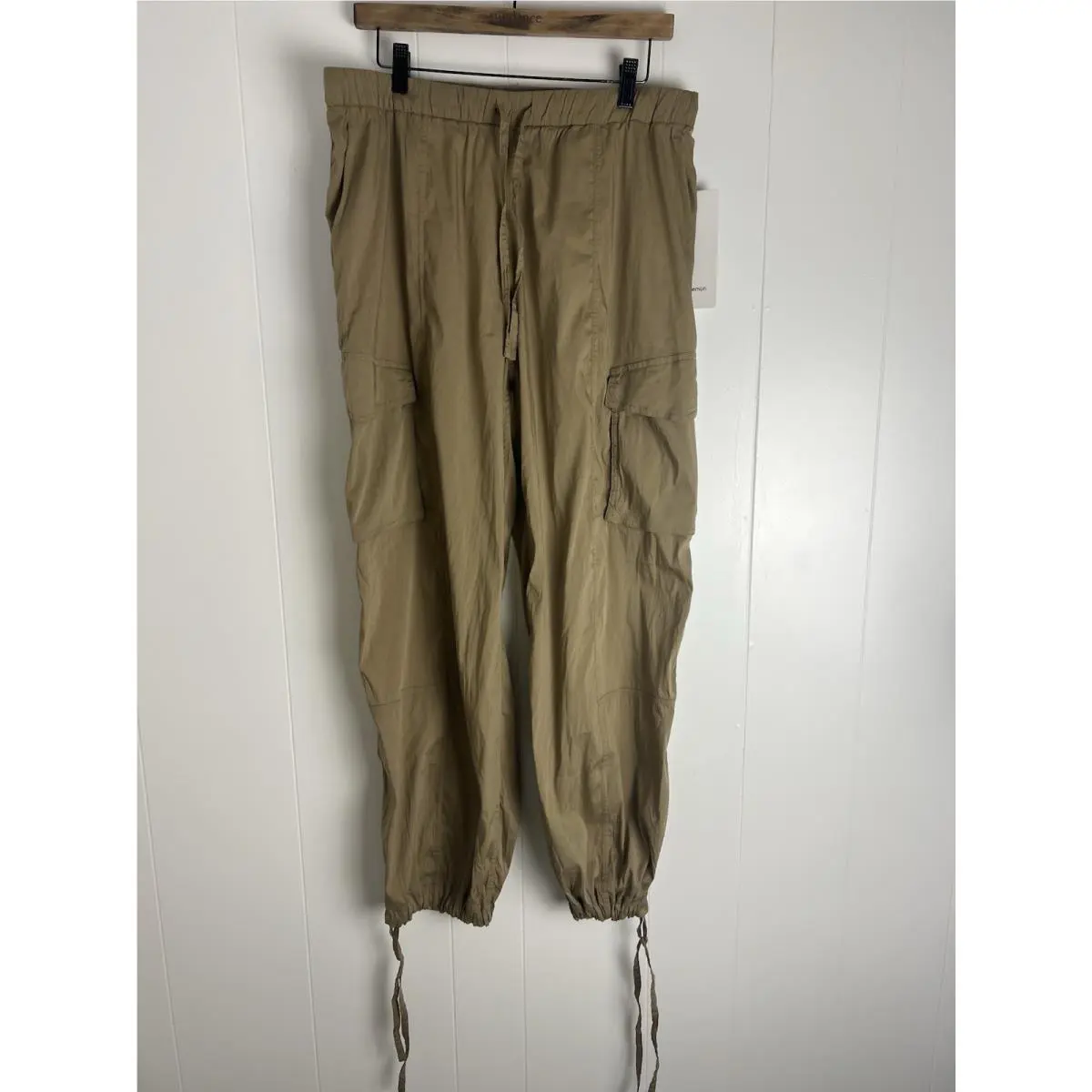 Lululemon clothing - Beige 1