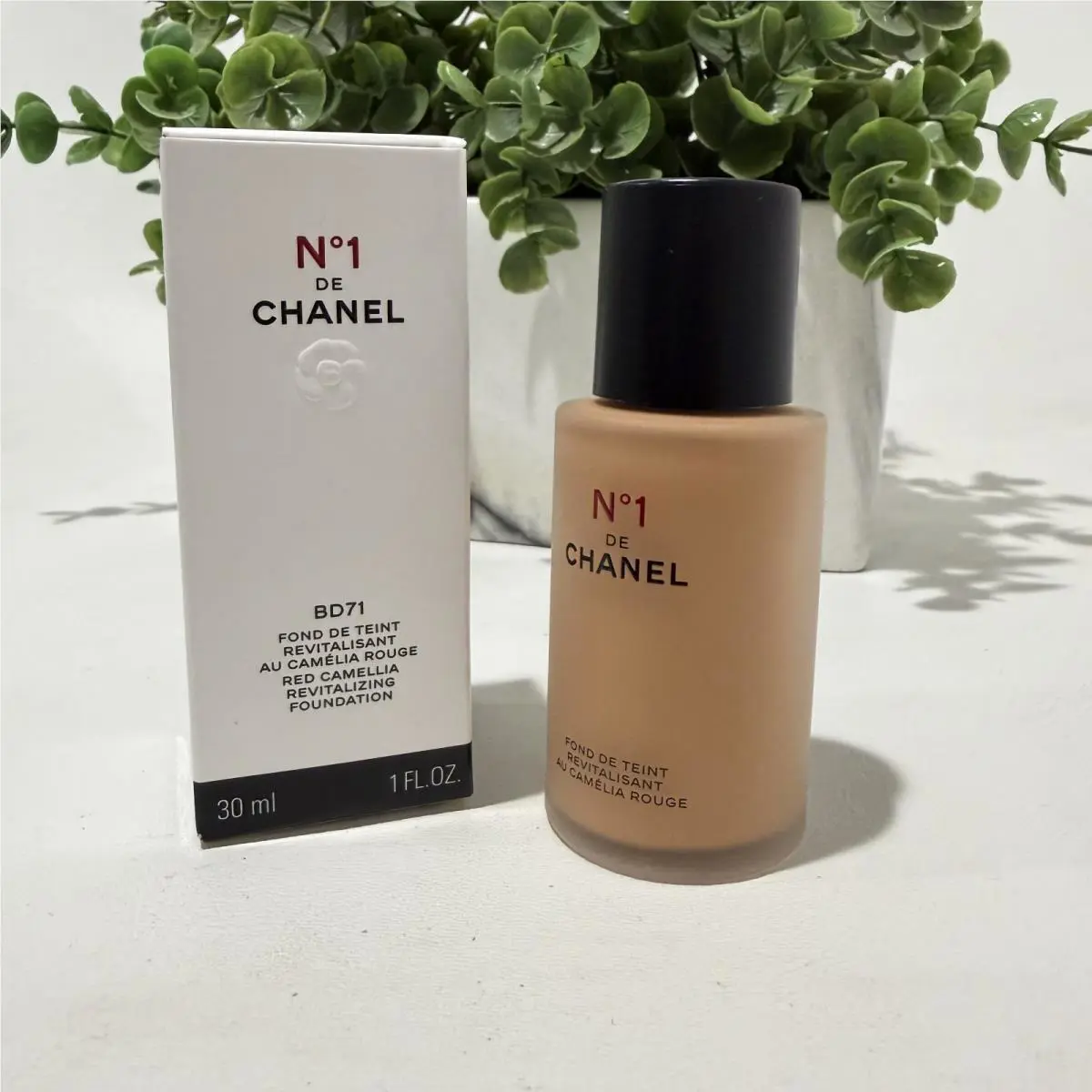 N°1 De Chanel Red Camellia Revitalizing Foundation - BD71 - 30ml/1FL.OZ