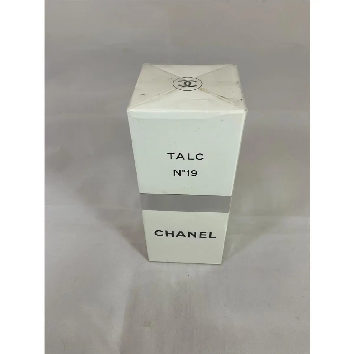 New/sealed Chanel No 19 Talc Rare