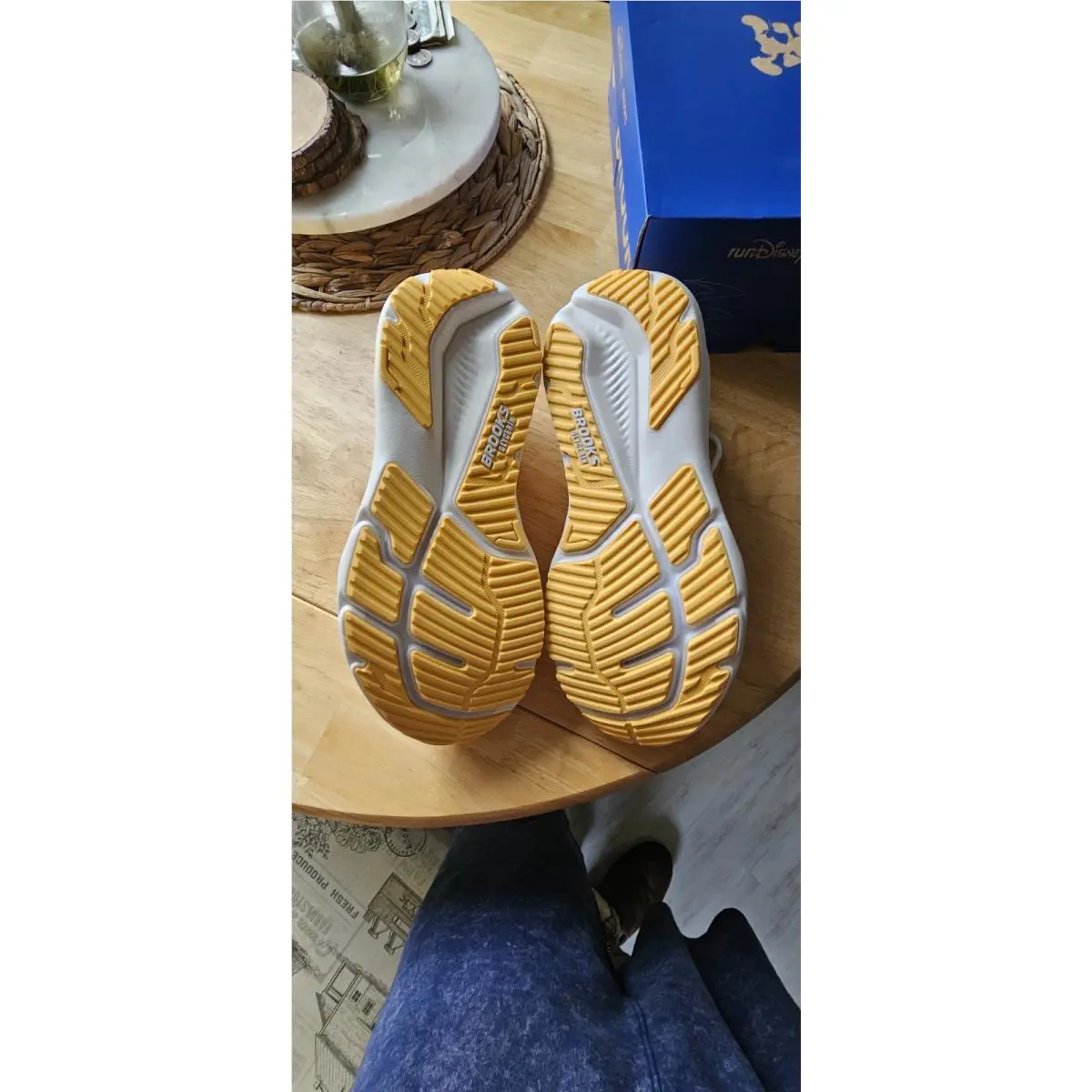 Brooks shoes - Yellow 8