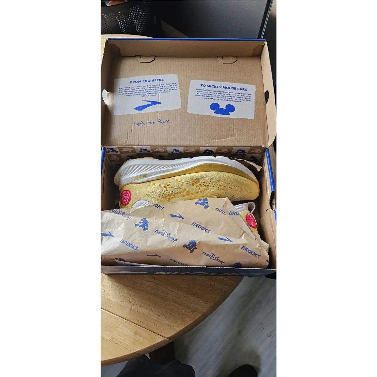 Brooks shoes - Yellow 2