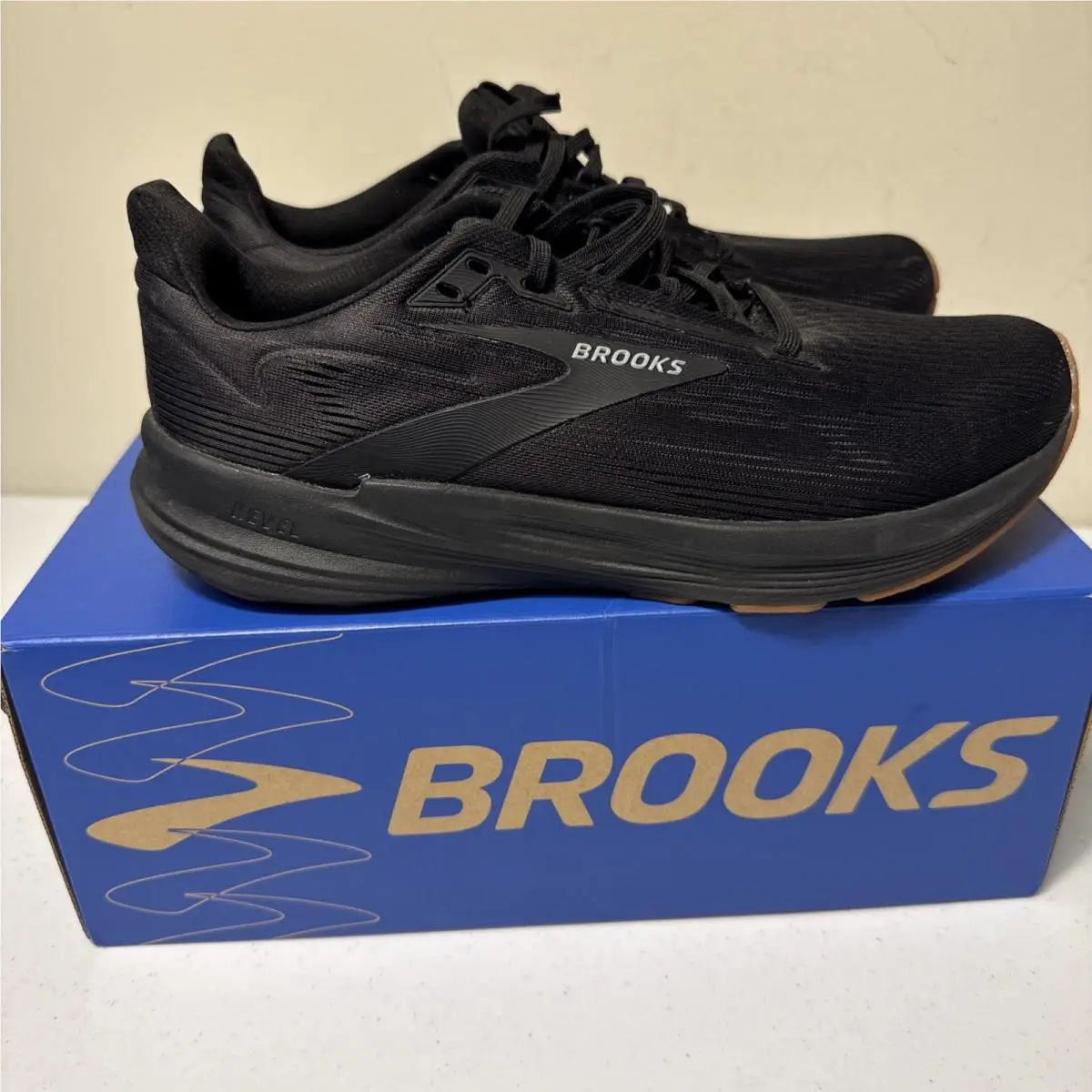 Brooks shoes - Brooks Revel 8 - Revel - 1204561B072 - Black 0