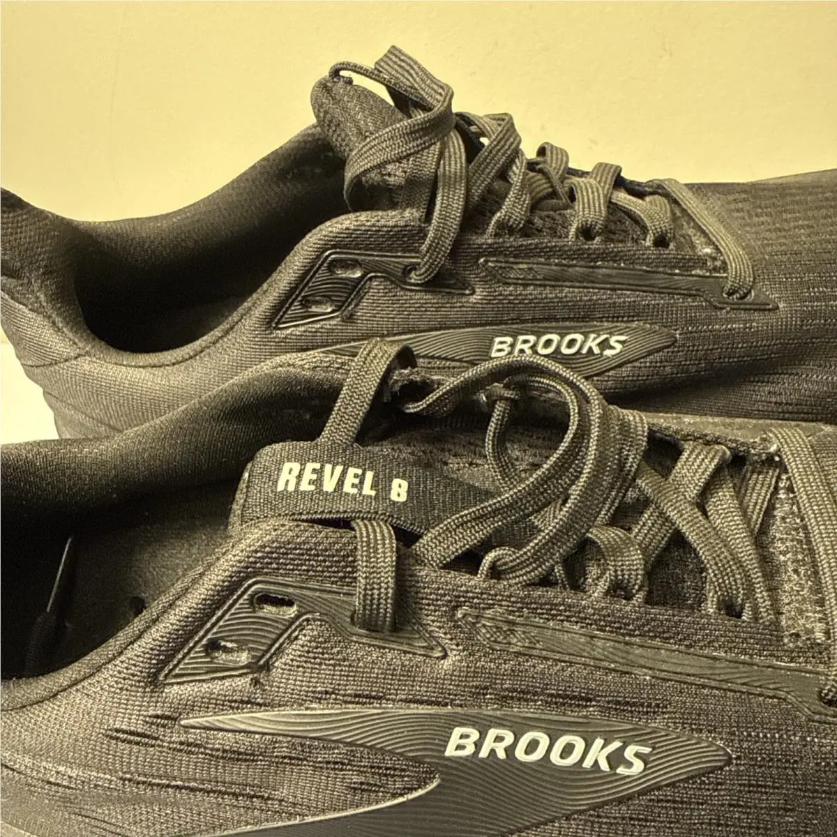 Brooks shoes - Brooks Revel 8 - Revel - 1204561B072 - Black 1
