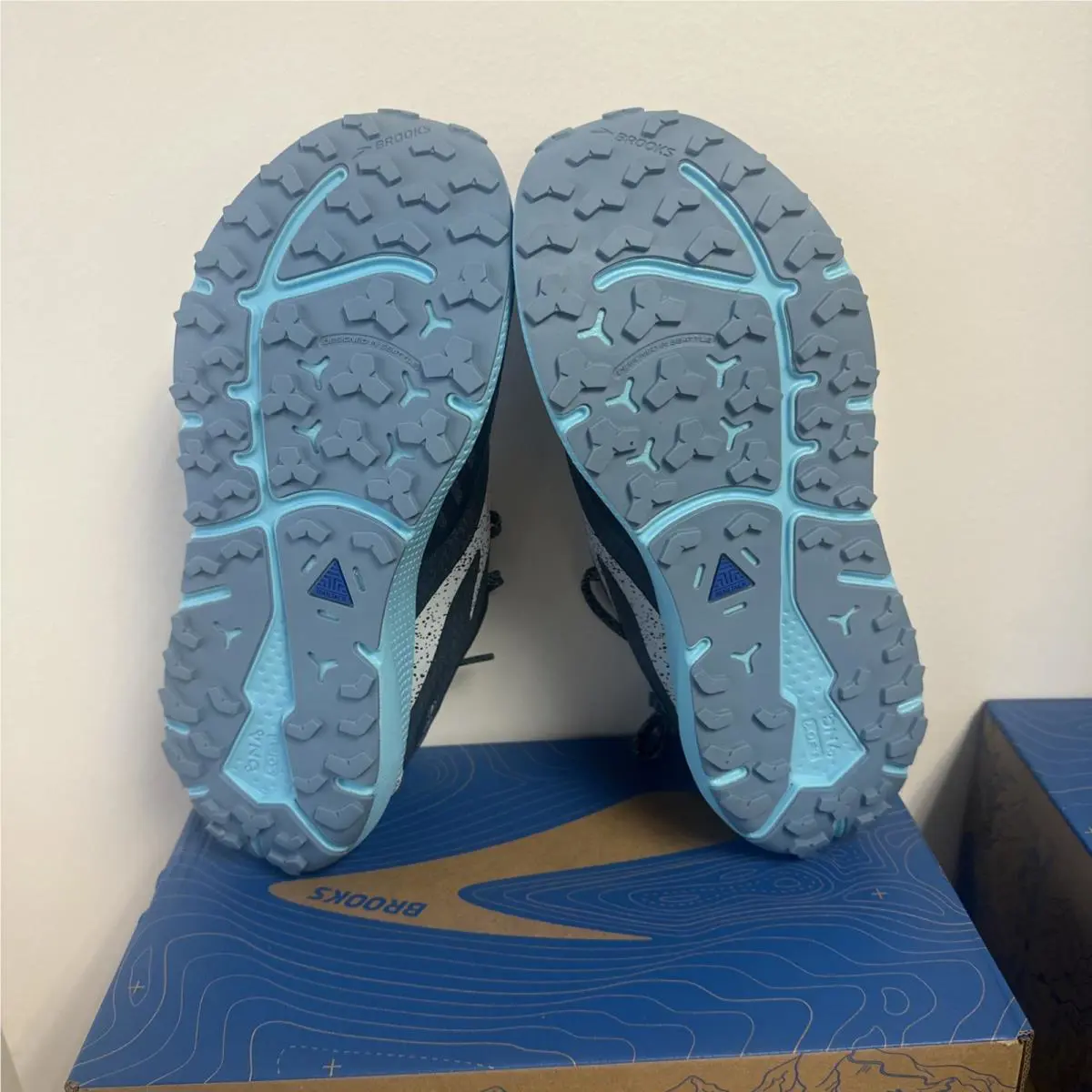 Brooks shoes - Black/ebony/bluefish 2