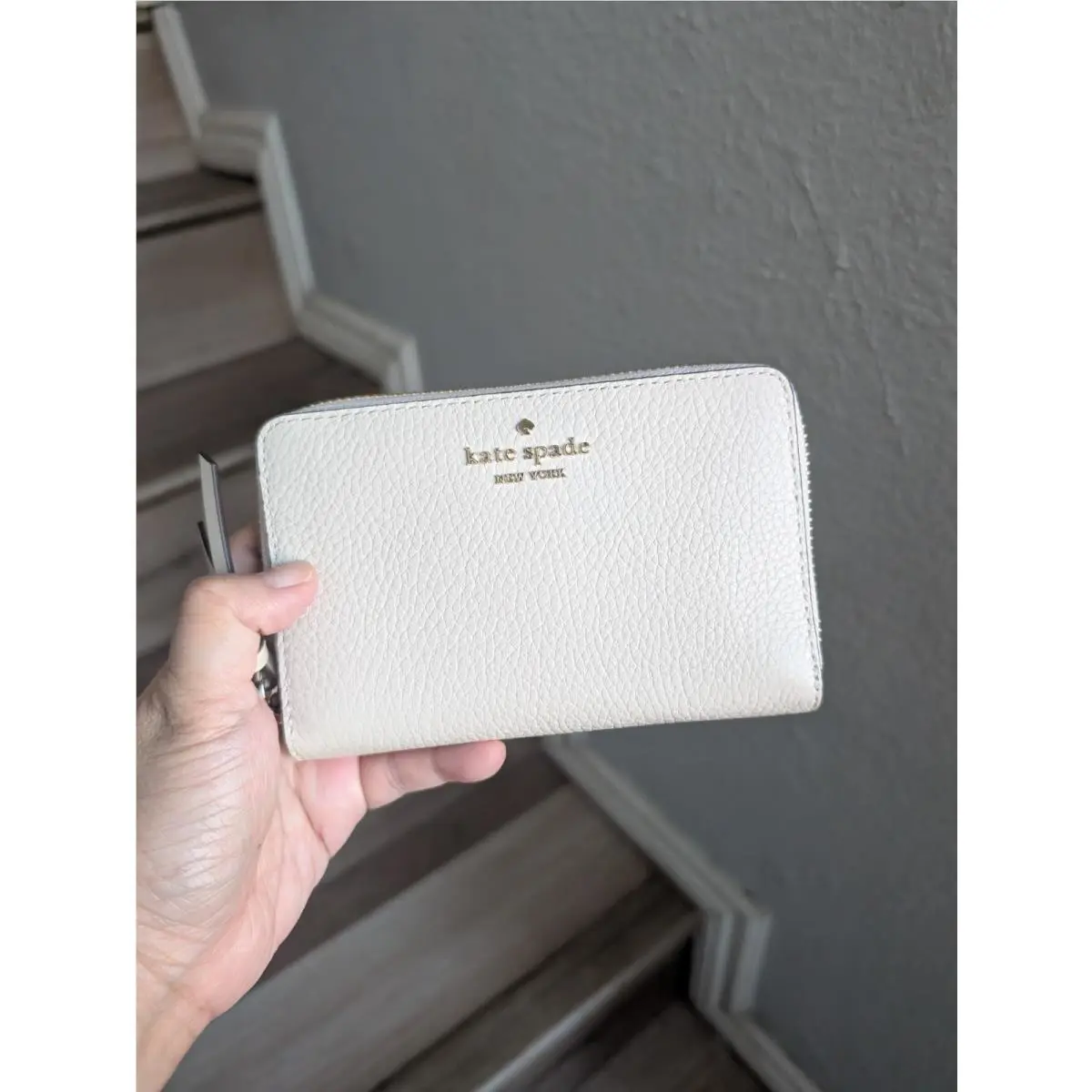 Kate Spade KN730 Knott Medium Pebbled Leather Zipper Wallet In Milk Glass