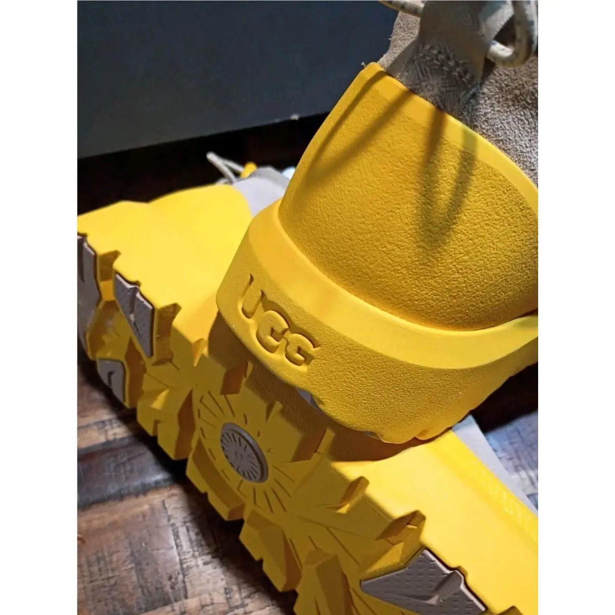 UGG shoes - Classic Ultra Mini Weather Hybrid - 1174196-CWTC - chestnut - yellow 8