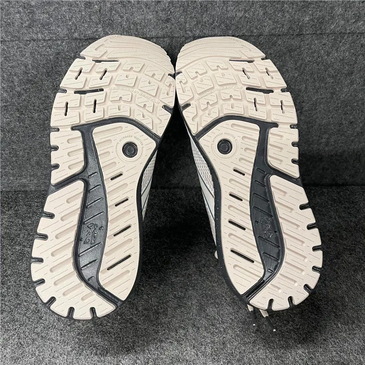 Brooks shoes - VS187019 - vs-187019 - Gray (UPC: 195394406917) 0
