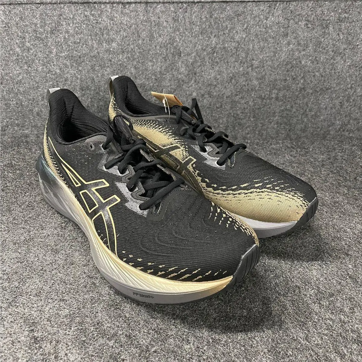 Asics Novablast 4 Platinum Athletic Shoes Men`s Size 13 Black Champagn