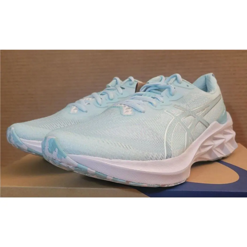 Asics Women`s Novablast 2 LE Size: 10 White/pure Silver