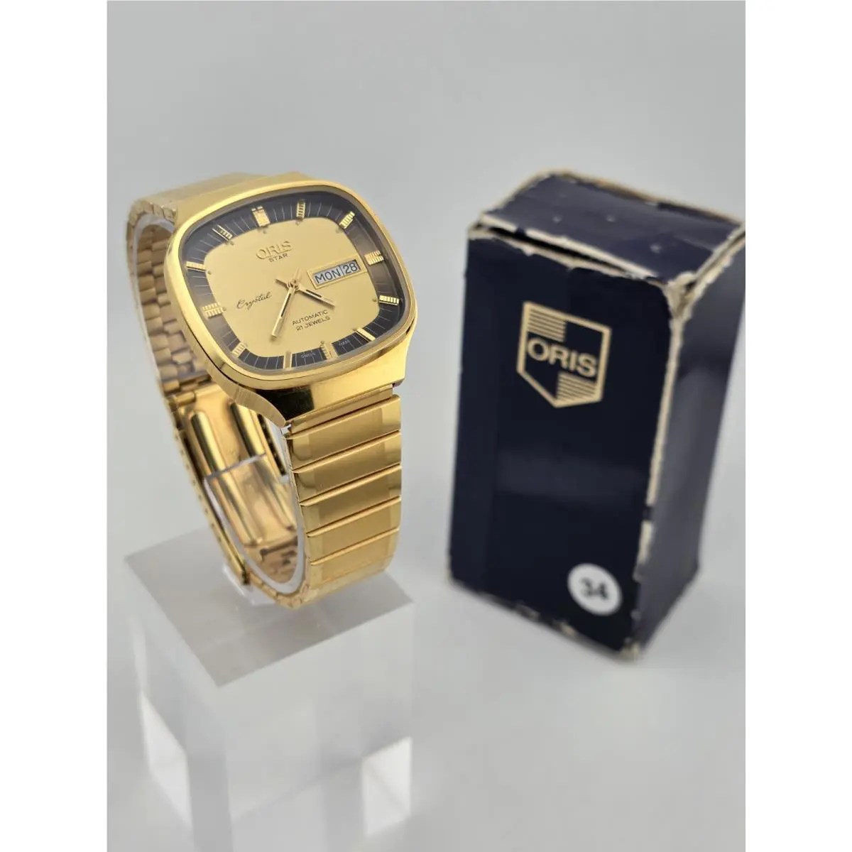 Private: Vintage Gold  Automatic Swiss Vintage Star Crystal 21 Jewels Day by Oris