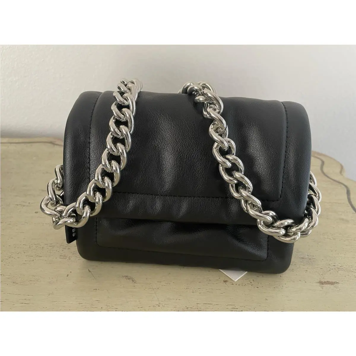 Marc Jacobs York Chunky Chain Small Leather Pillow Bag in Black