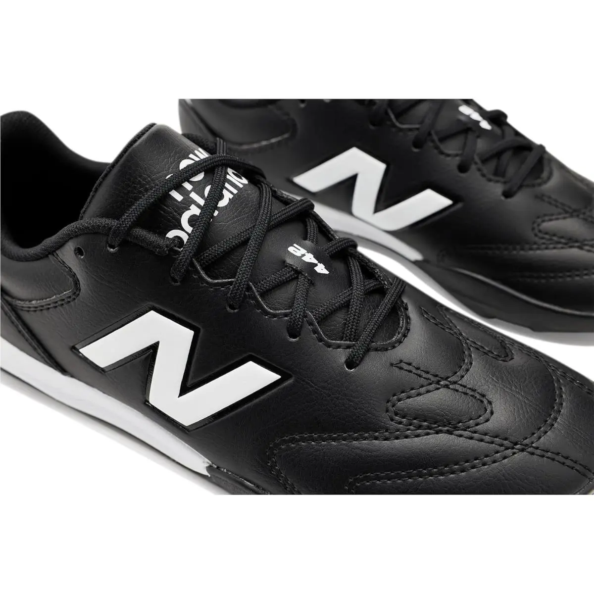 New Balance shoes - Black/White 4