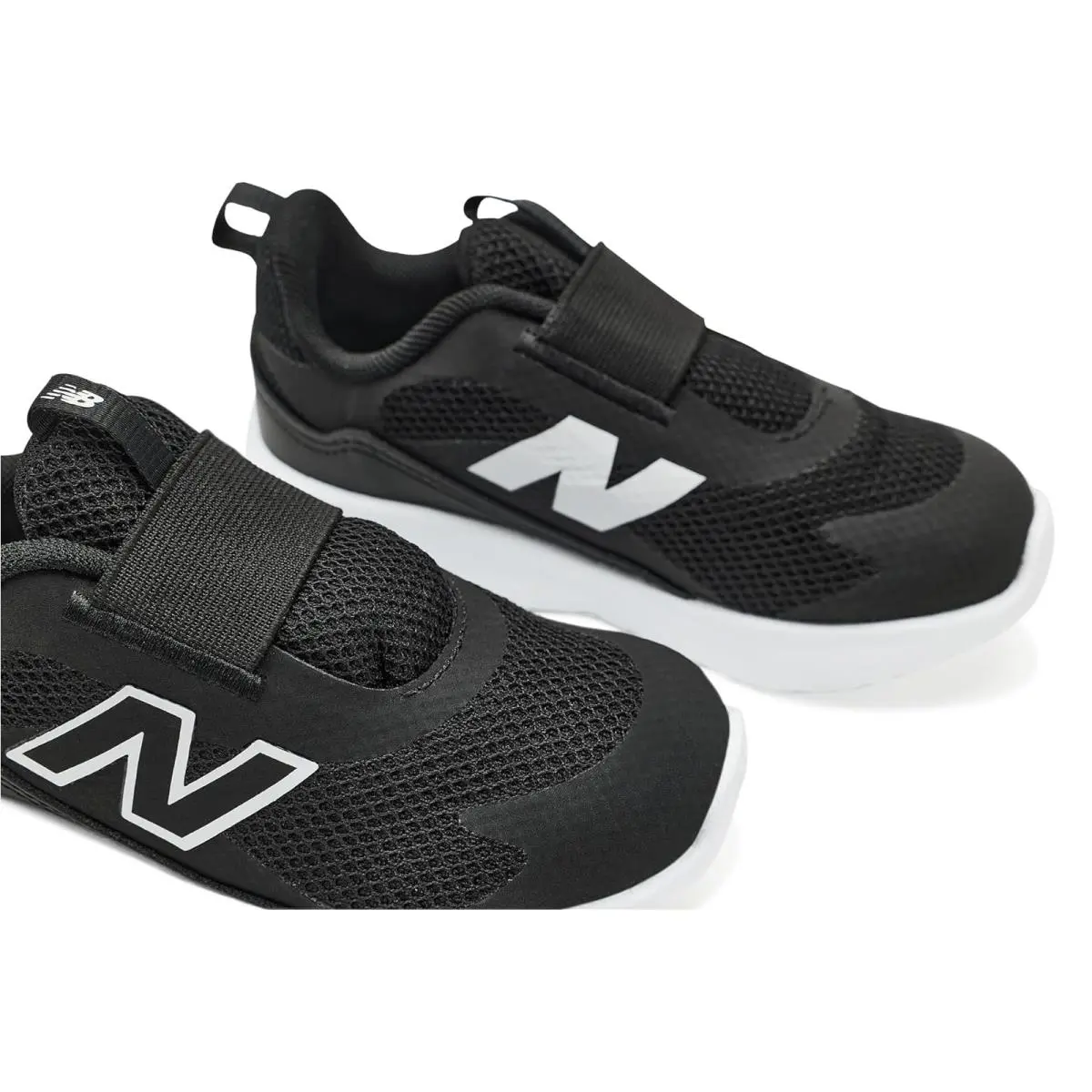New Balance shoes - Black/NB White 4