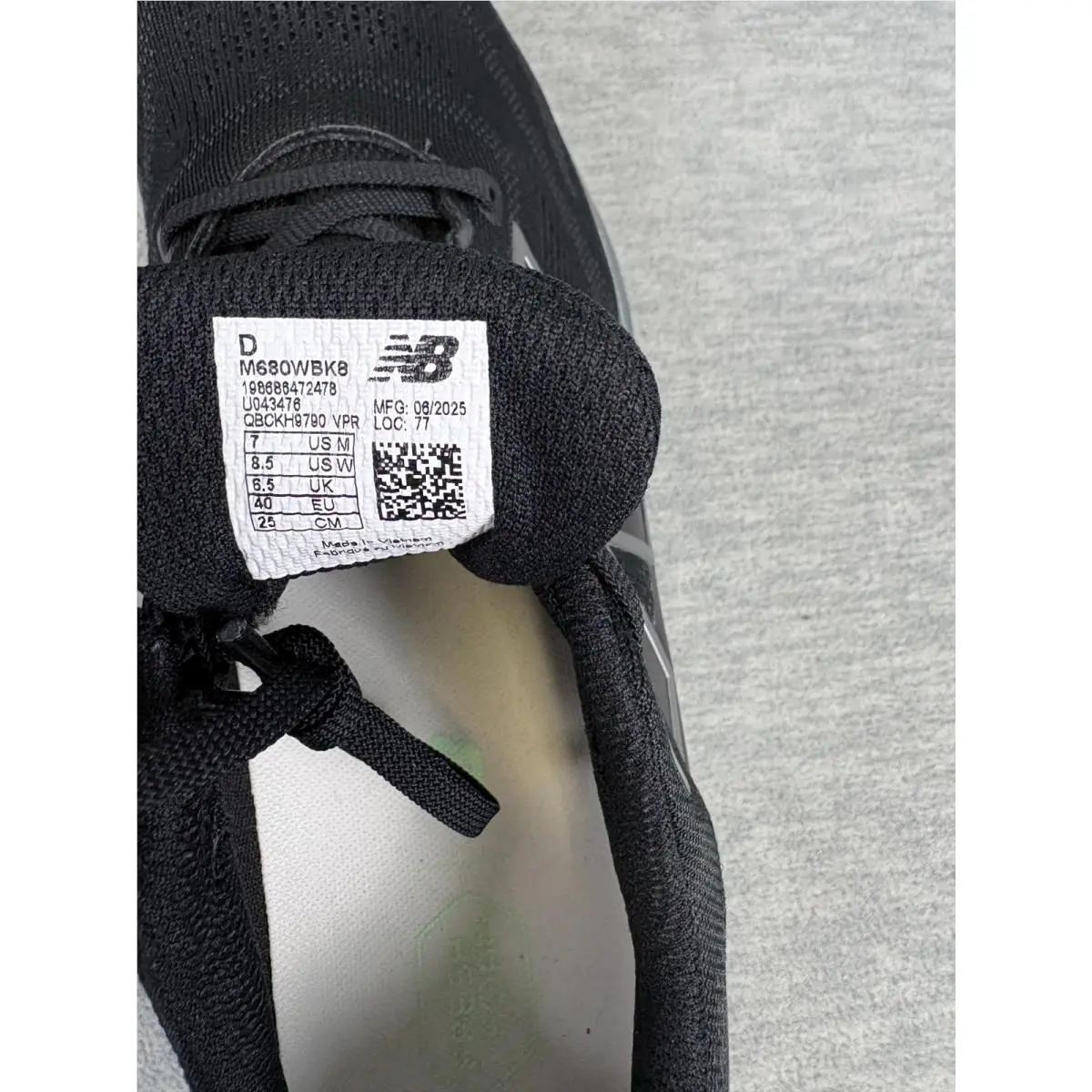 New Balance shoes - New Balance Fresh Foam 680 v8 Waterproof - M680WBK8 - Black 0