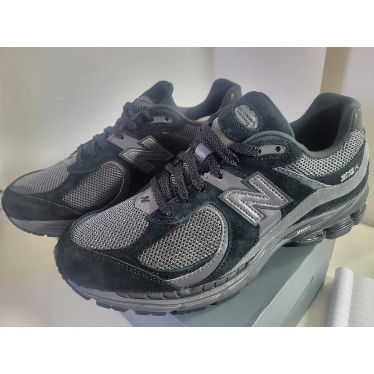 M2002RBL Men`s New Balance 2002R Casual Shoes Black Grey Size 8.5