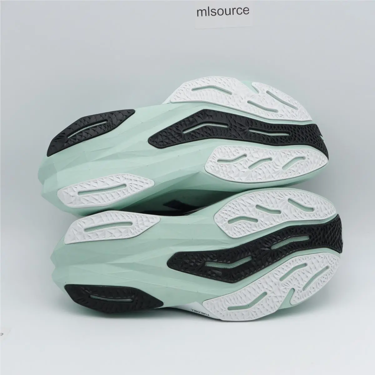 New Balance shoes - New Balance FuelCell Rebel v4 - WFCXCA4 - Green (UPC: 197967785146) 4