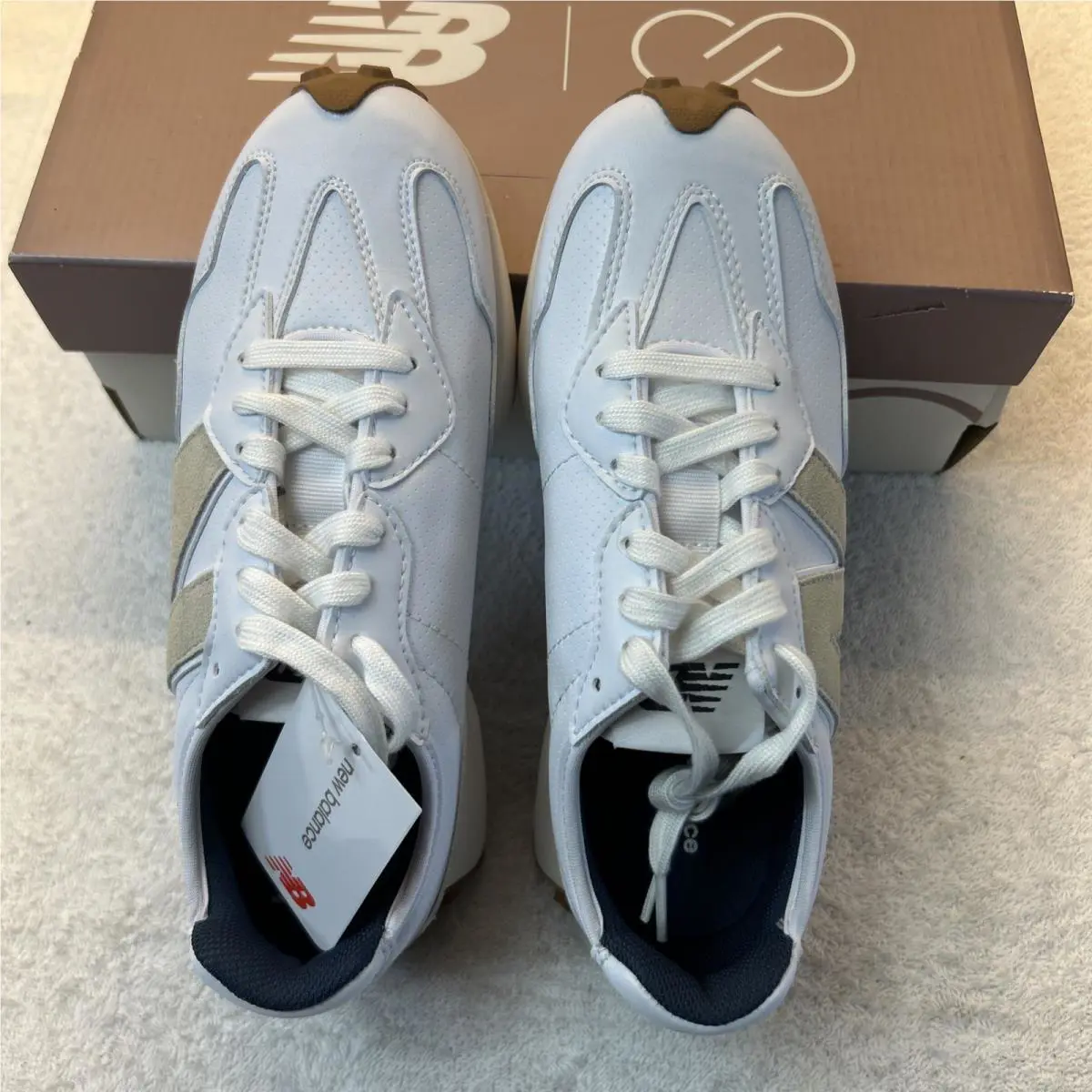 New Balance shoes - New Balance 327 - White Tan Logo 0