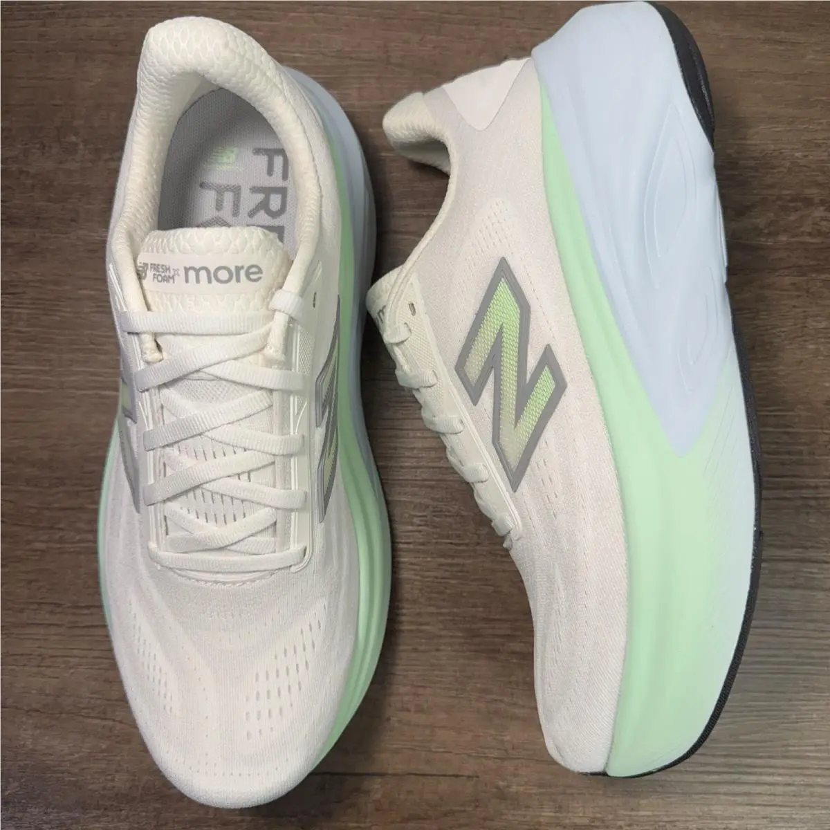 New Balance Fresh Foam X More v6 ‘white/green’ Wmns Sz 10/Men Sz 8.5 WMORLD6 New