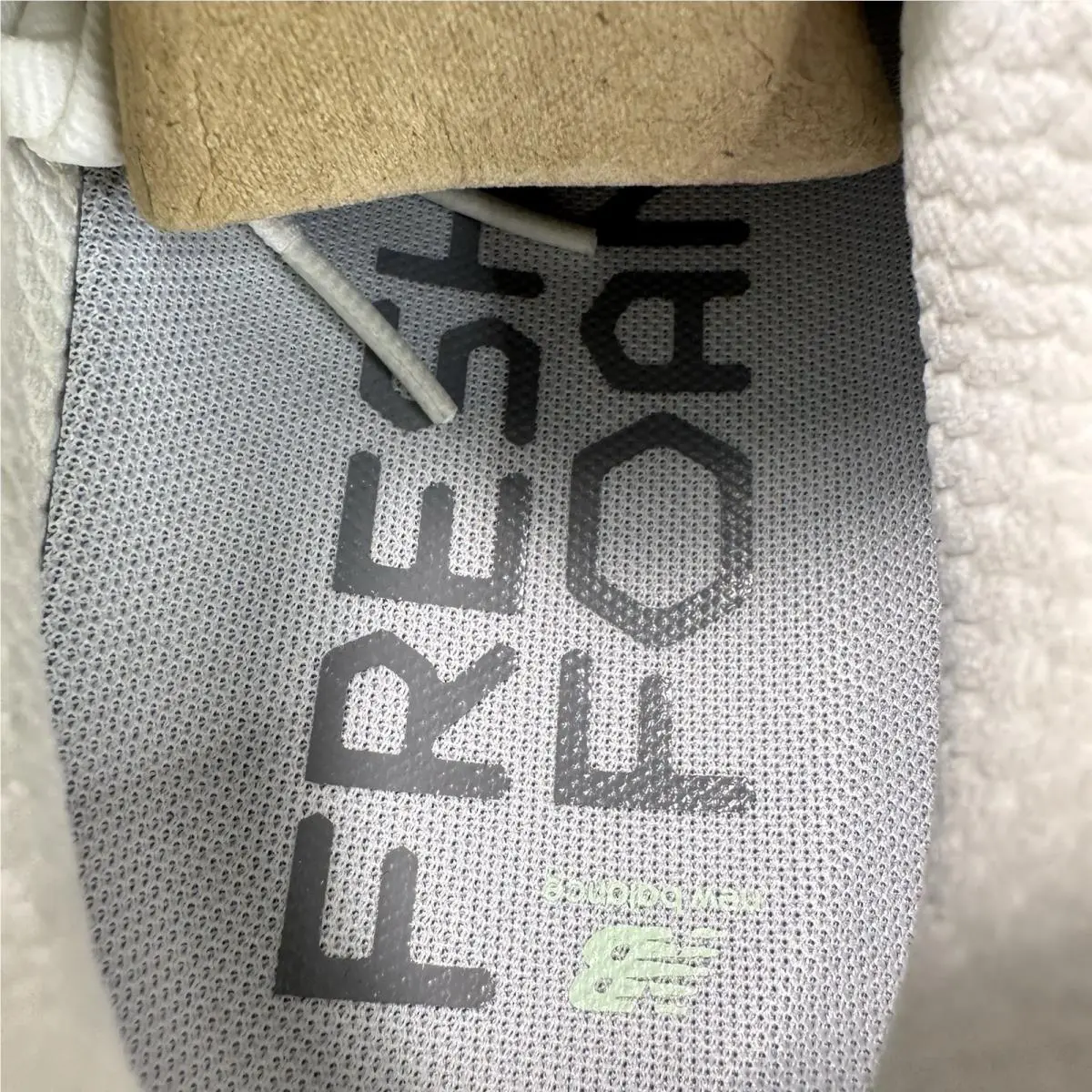 New Balance shoes - New Balance Fresh Foam X More V6 - WMORLD6 - SEA SALT with LAB GREEN and Frosted Glass 6