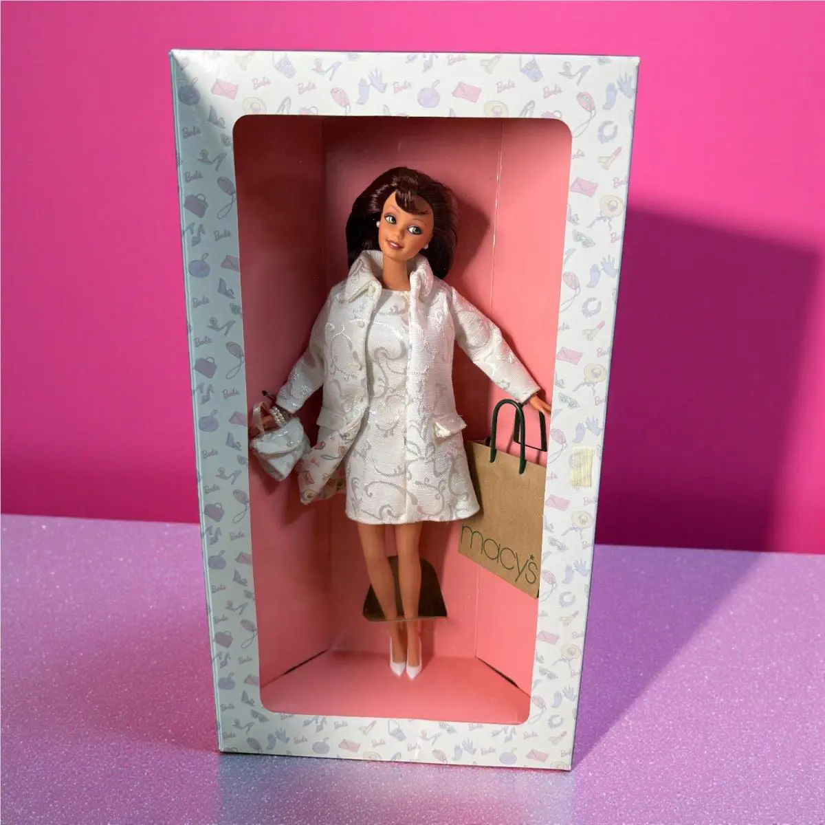 City Shopper Nicole Miller Barbie Doll 1996 Macy`s Limited Edition 16289 Mattel
