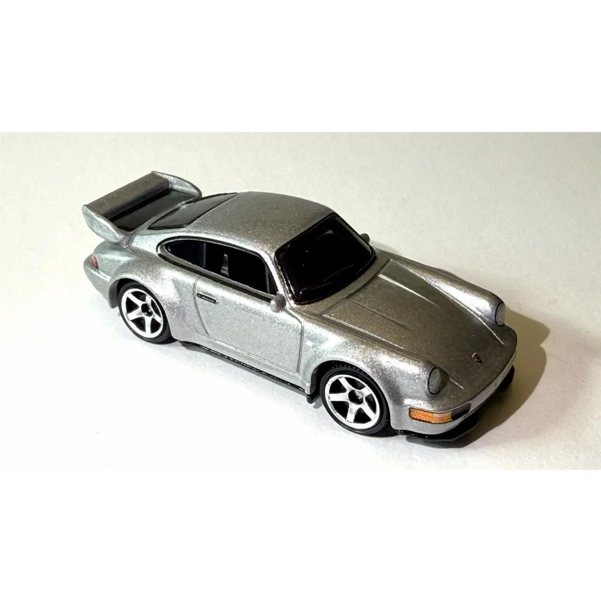 Hot Wheels Custom Made Premium Porsche 911 Carrera RS 3.8 Diecast 1:64