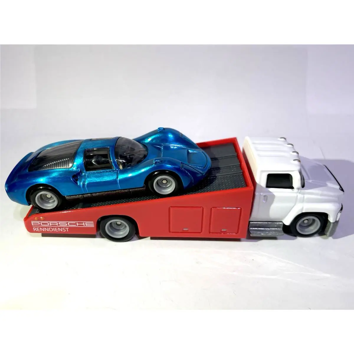 Hot Wheels Custom Made Spectraflame `66 Porsche 906 Carrera 6 Transport Diecasts