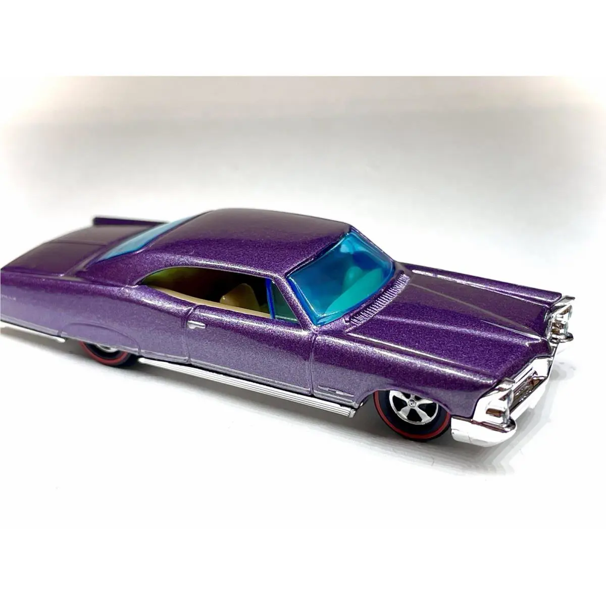 Hot Wheels Custom Made Redline Purple Pontiac `65 Bonneville Diecast