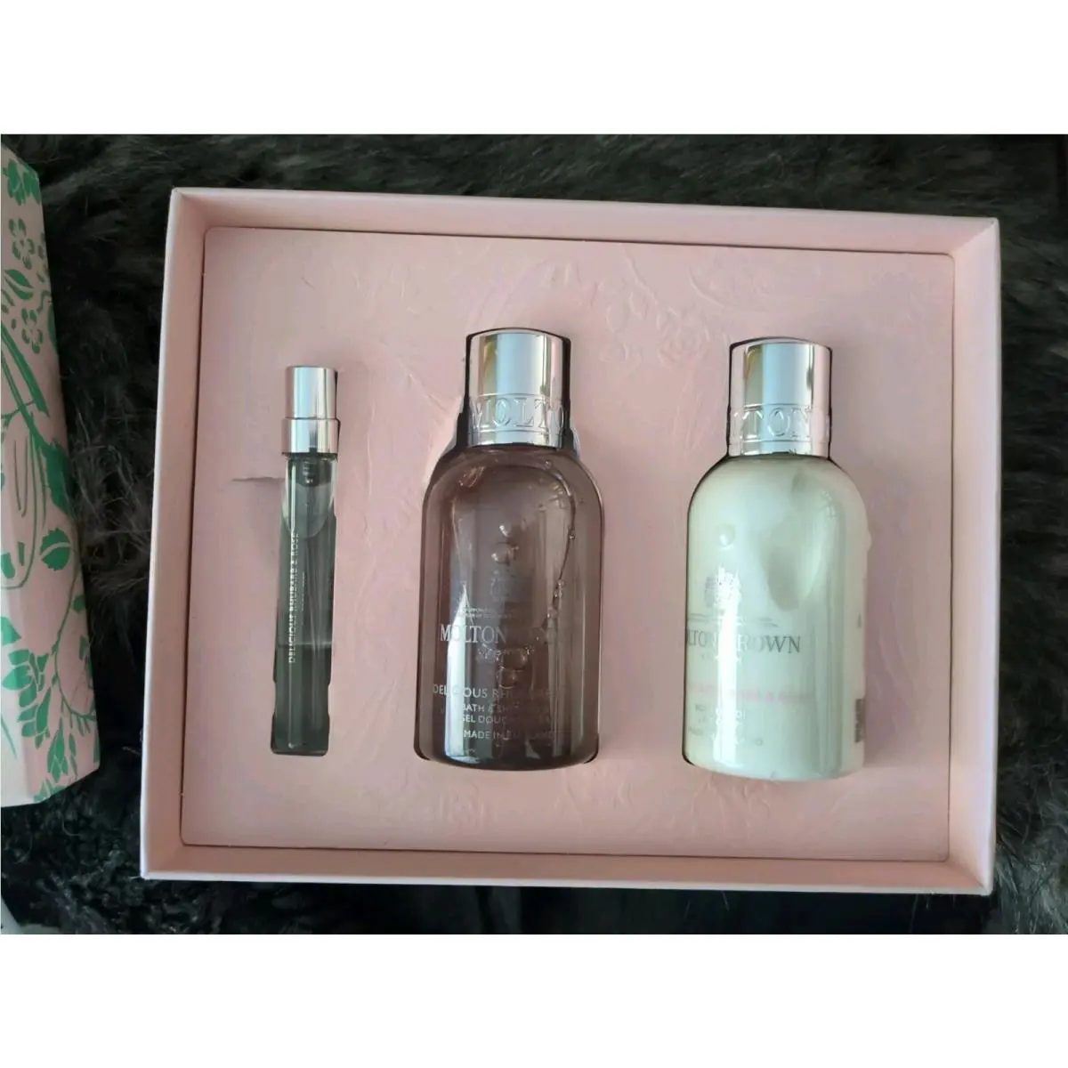 Molton Brown Delicious Rhubarb Rose Travel Set: Edt Shower Gel Body Lotion