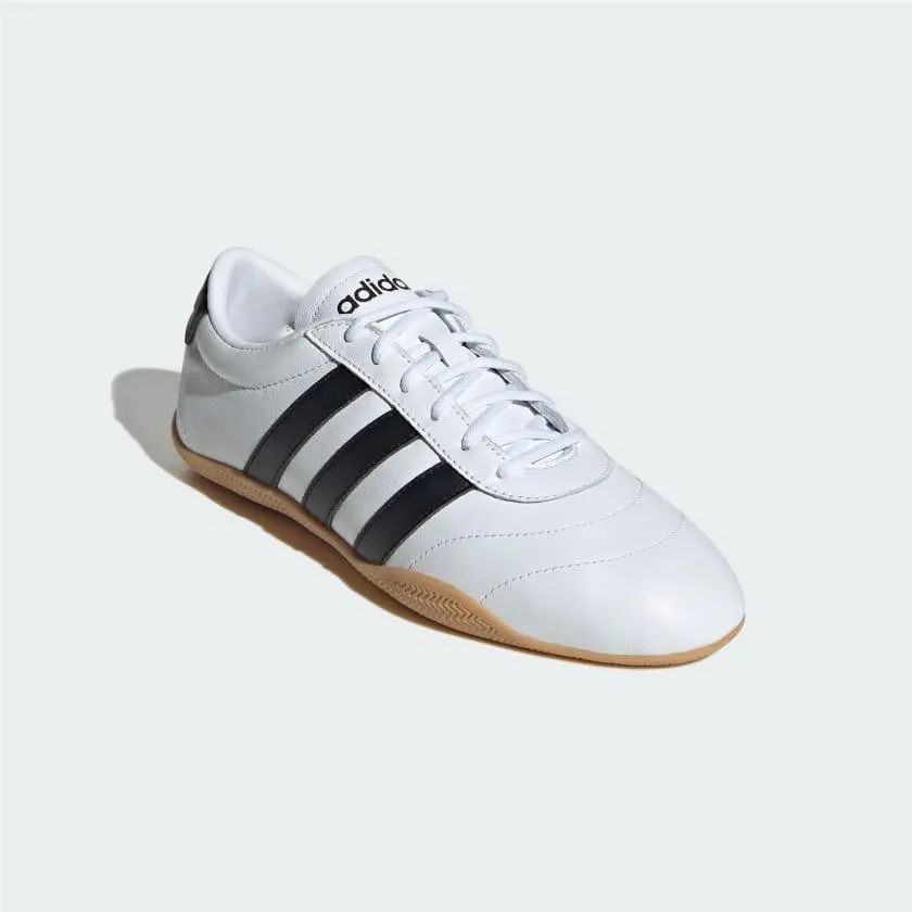 Adidas shoes - Cloud White / Core Black / Gum 2