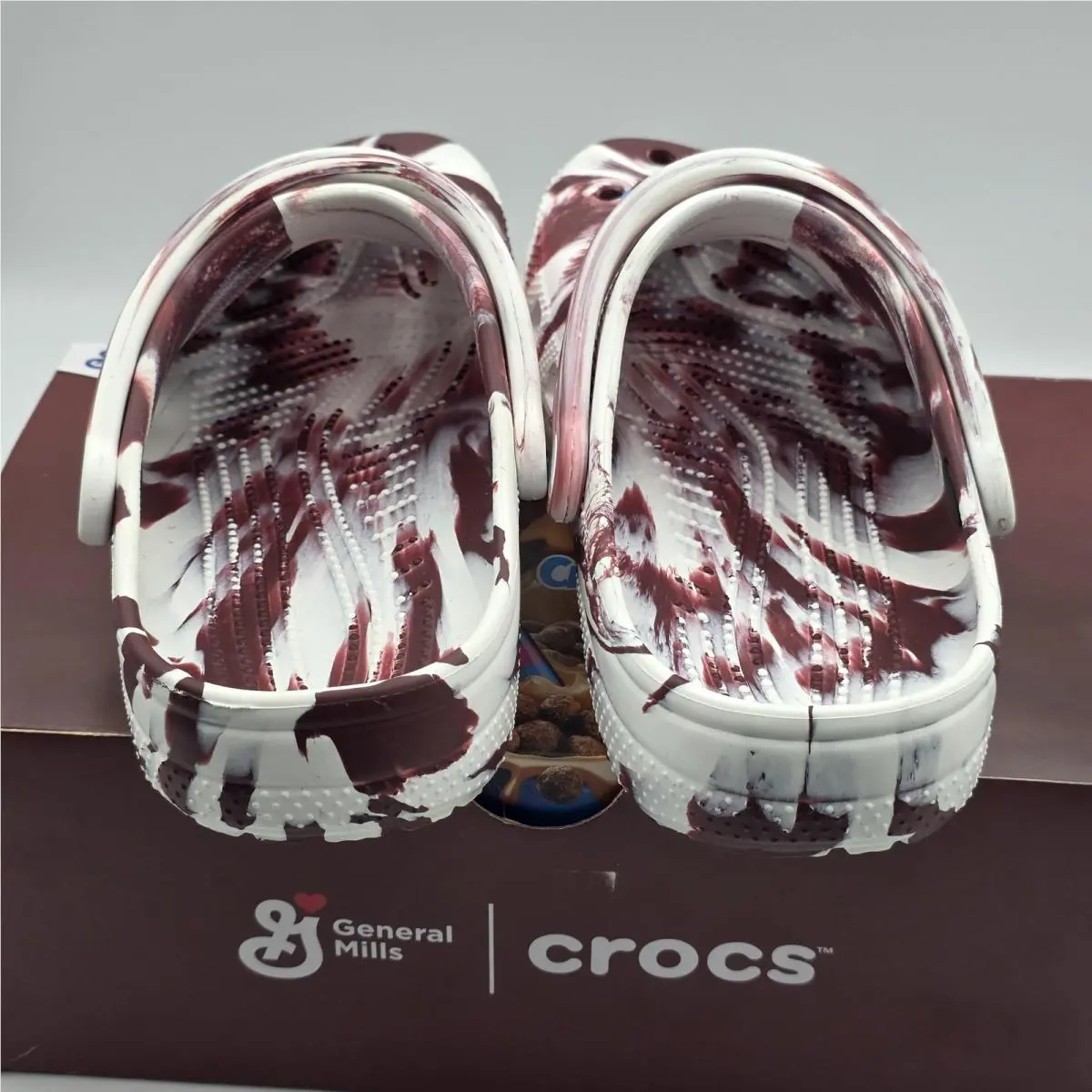 Crocs shoes - Crocs Classic Cocoa Puffs Clog K 207928-0FW - White 3