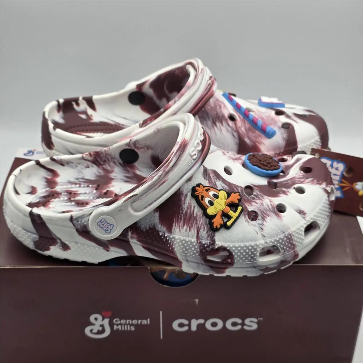 Crocs shoes - Crocs Classic Cocoa Puffs Clog K 207928-0FW - White 4