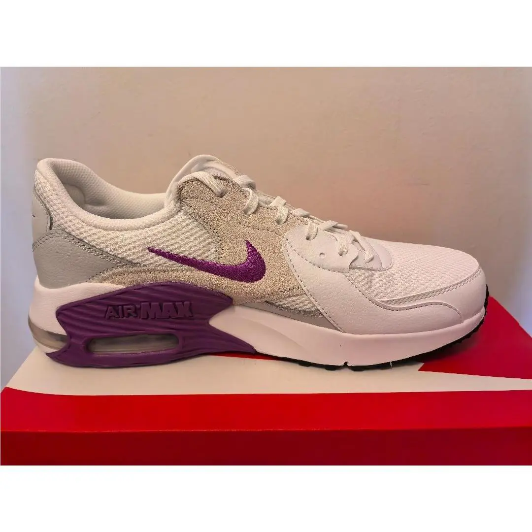 Nike shoes - White 3