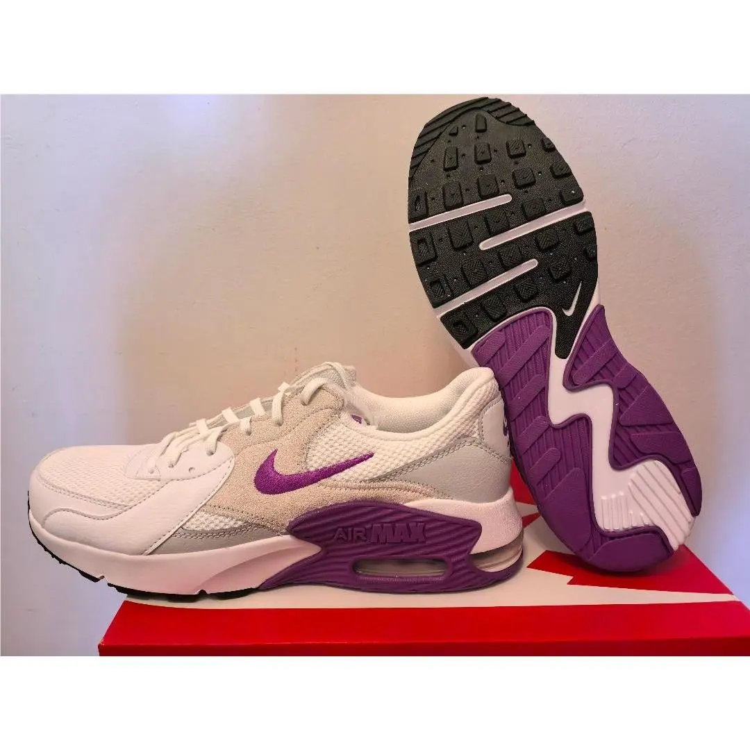 Nike shoes - White 4
