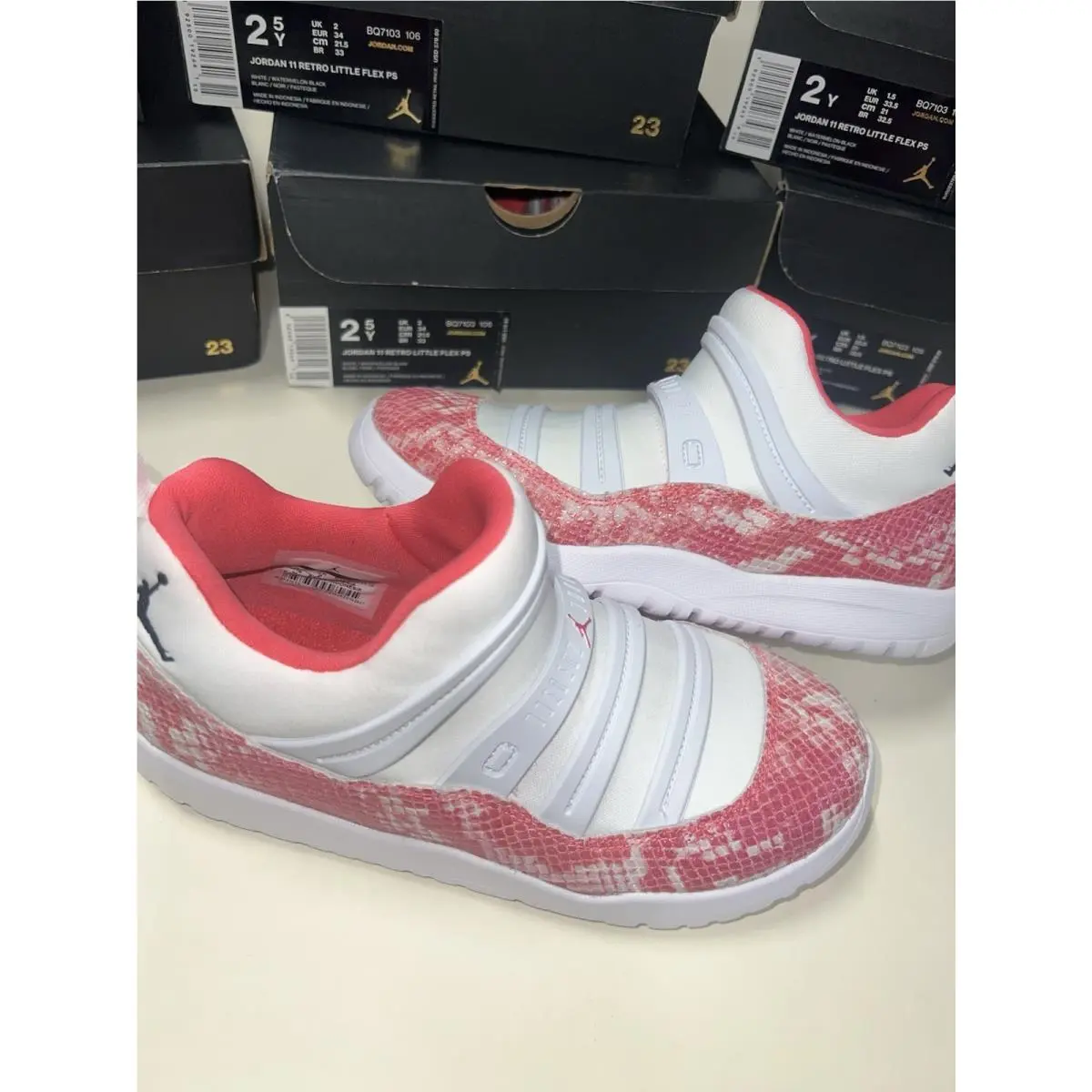 Nike shoes - Air Jordan 11 - Air - White 4