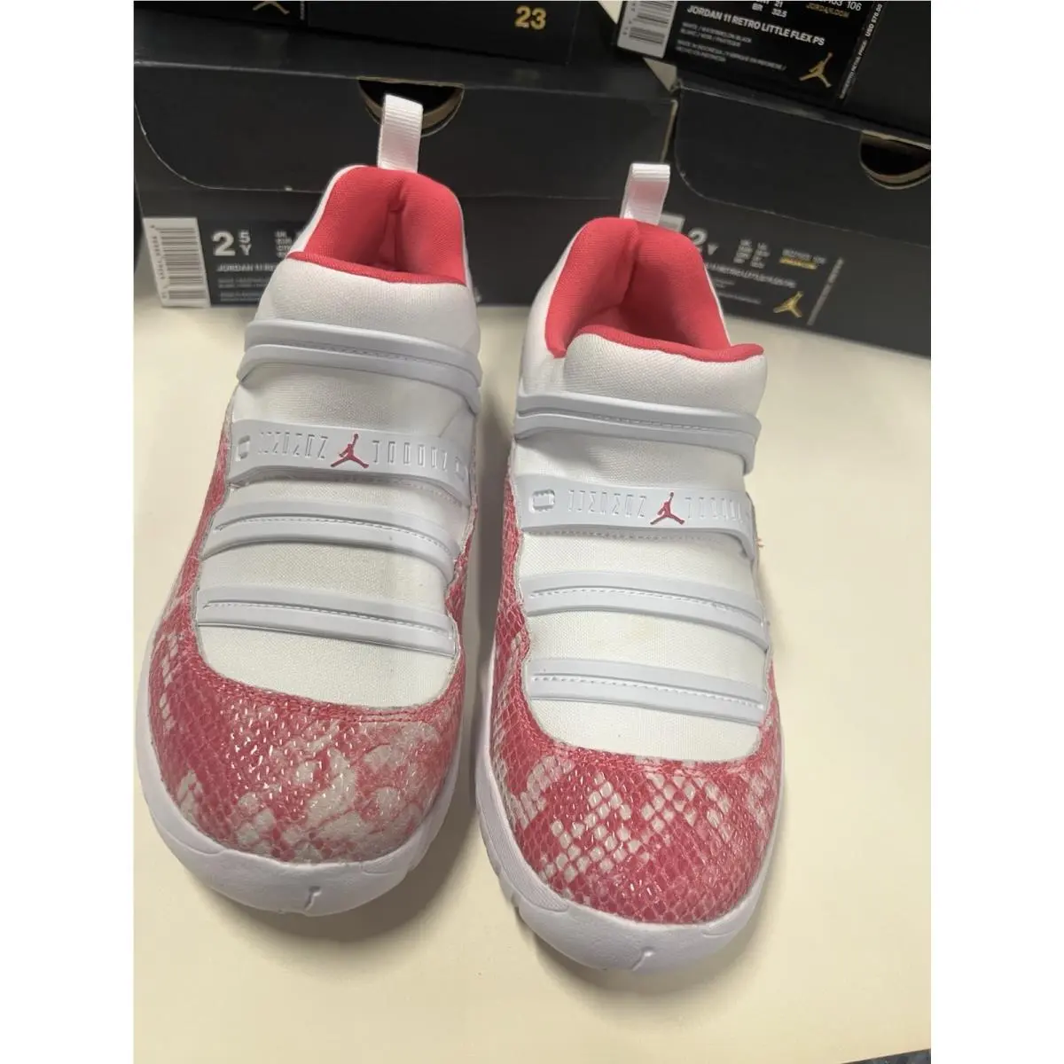 Nike shoes - Air Jordan 11 - Air - White 5