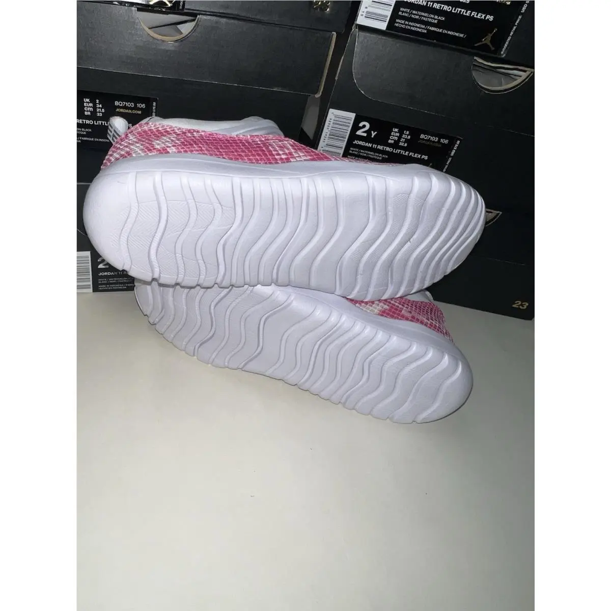 Nike shoes - Air Jordan 11 - Air - White 7