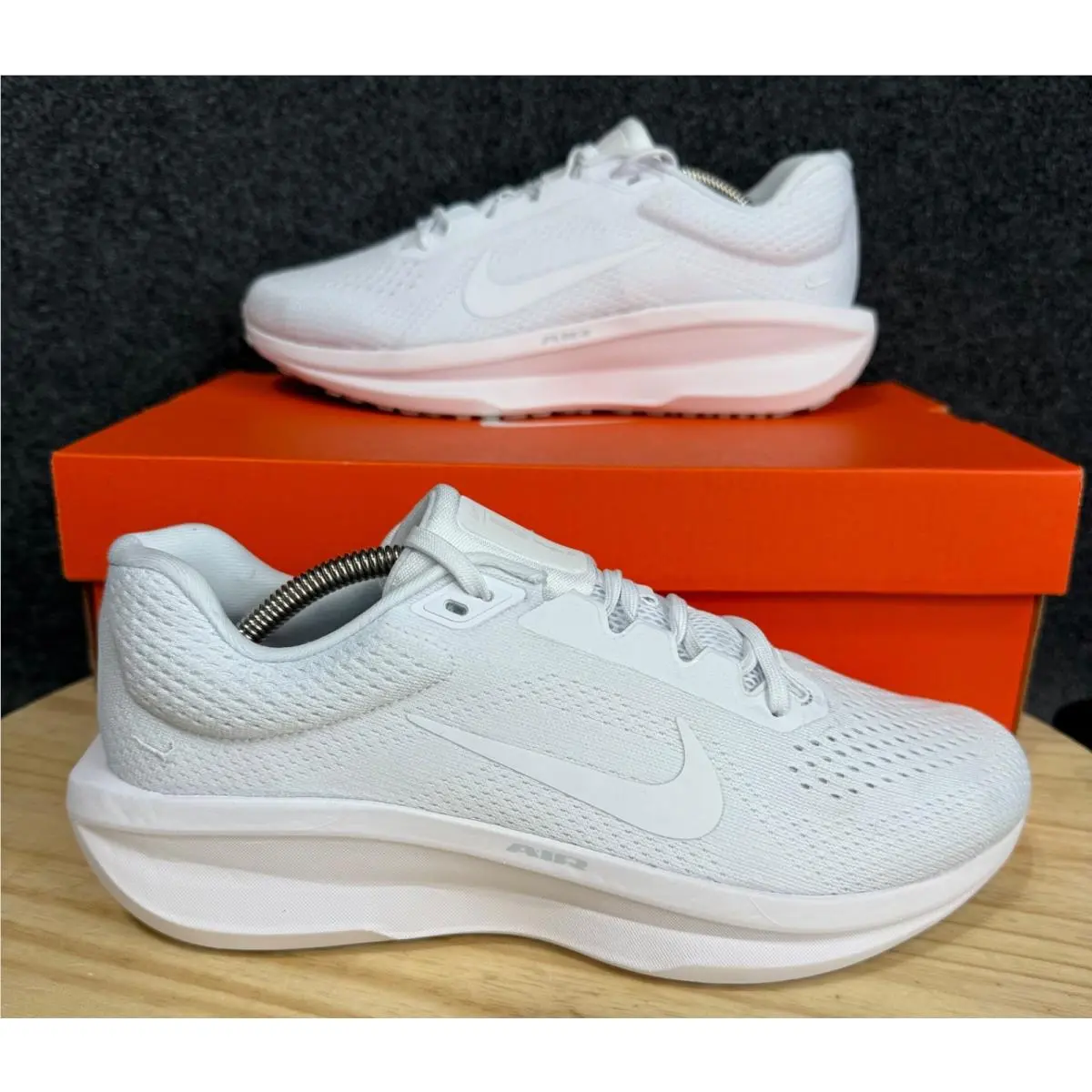 Nike Womens Air Winflo 11 Size 8.5 White/photon Dust
