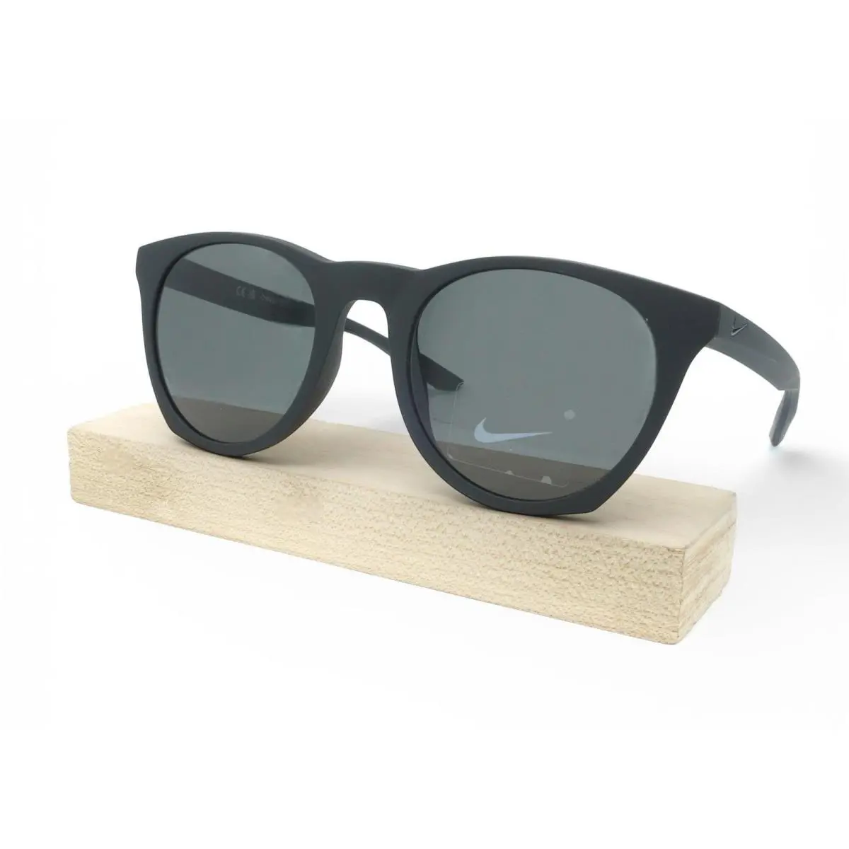 EV1118-001 Mens Nike Essential Horizon Sunglasses