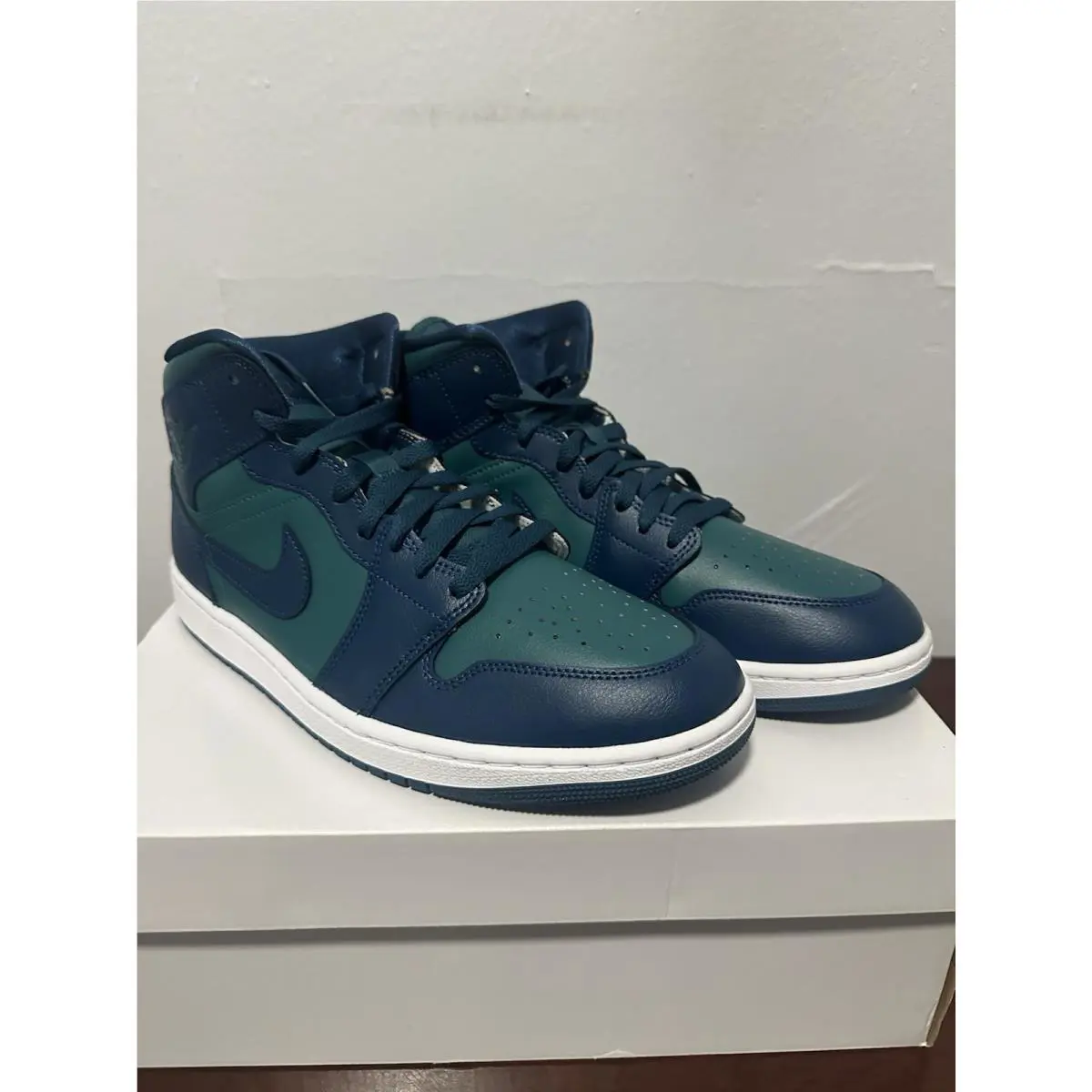 Nike shoes - Air Jordan 1 - Air - Blue 2