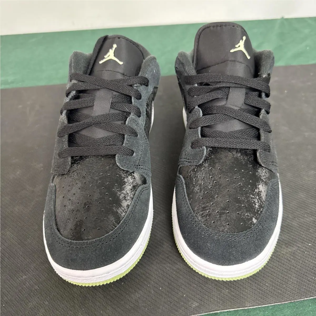 Nike shoes - Air Jordan 1 - Air - Black 3